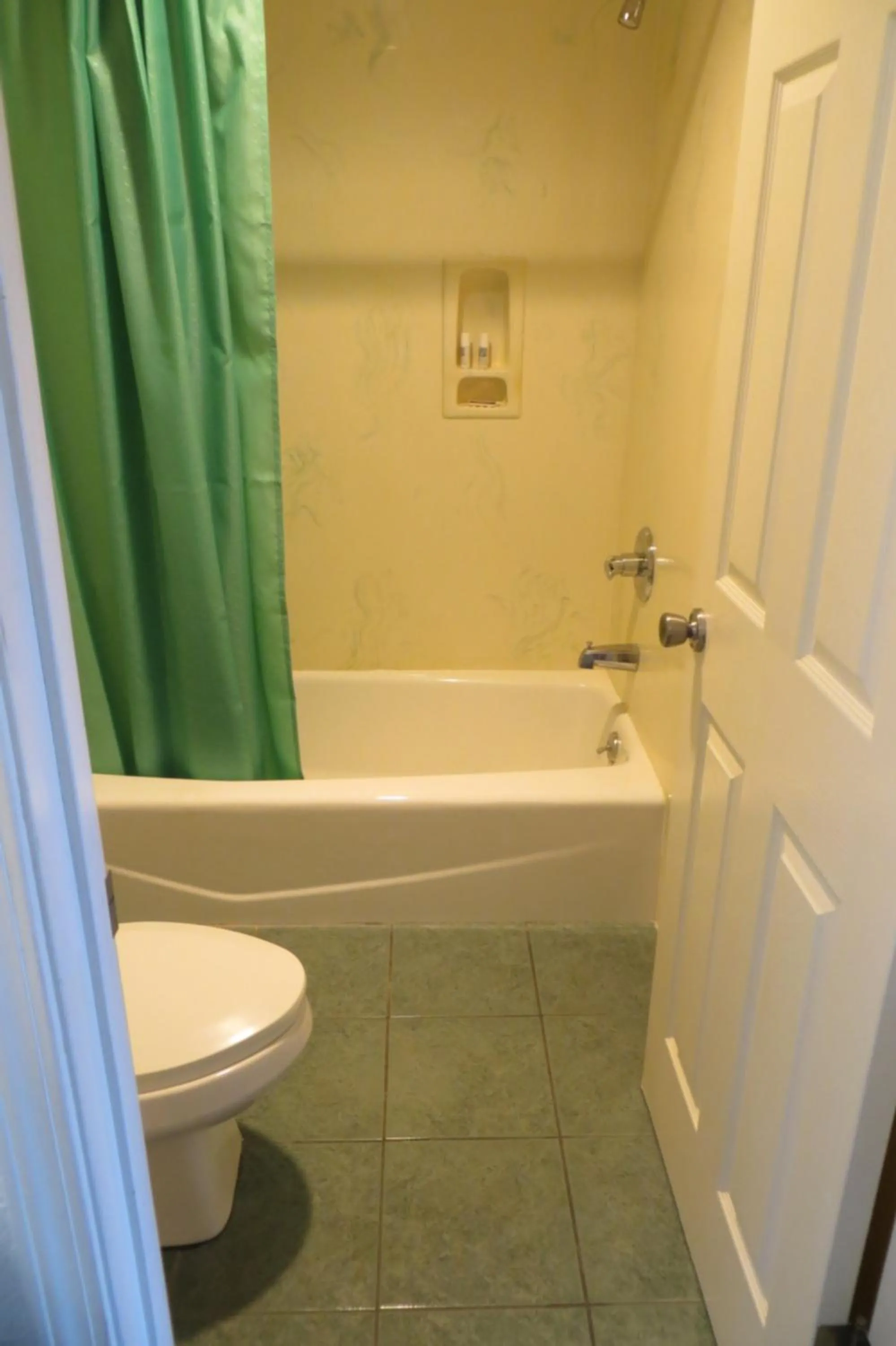 Bathroom in Capri Motel