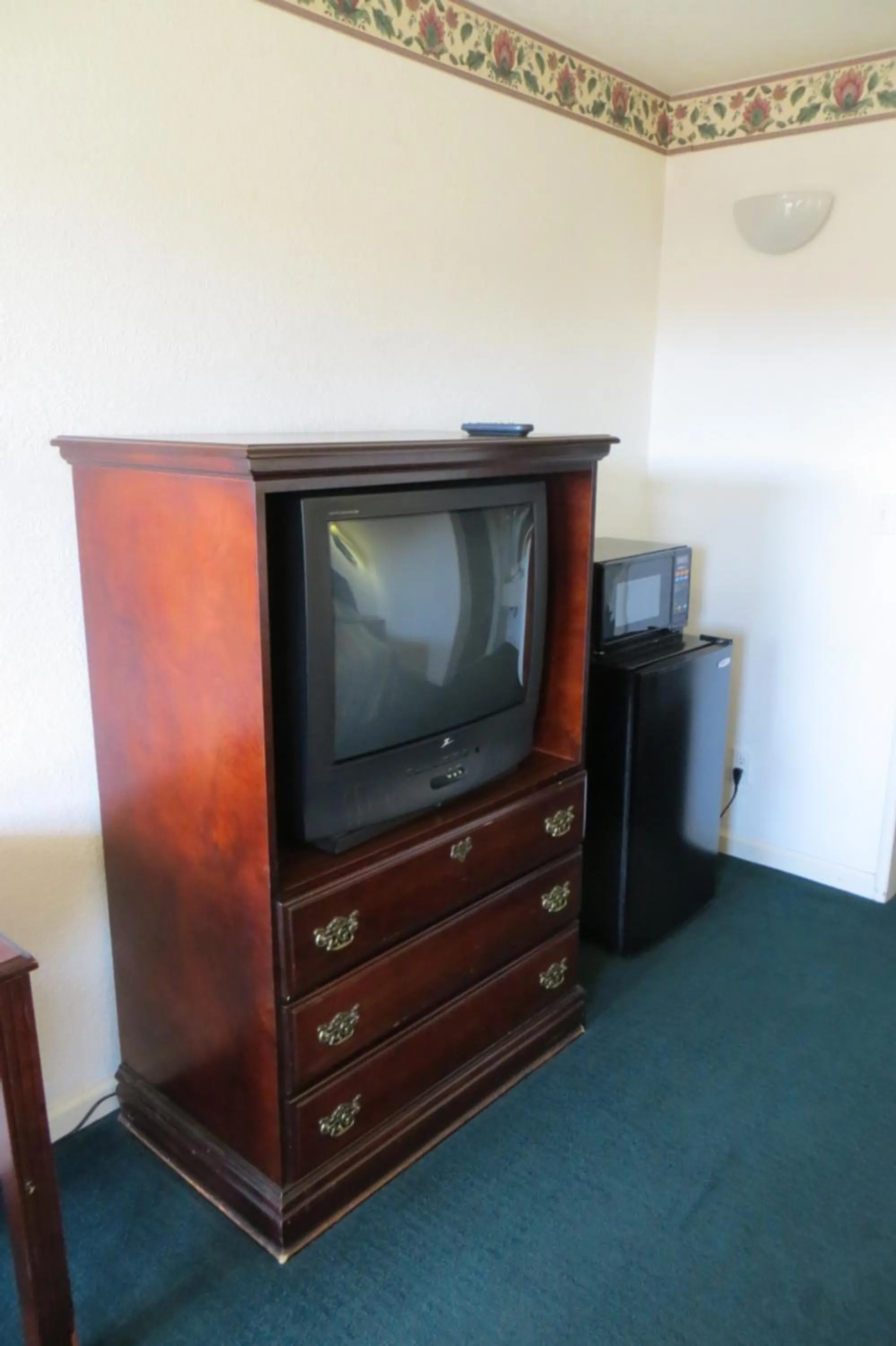 TV and multimedia in Capri Motel