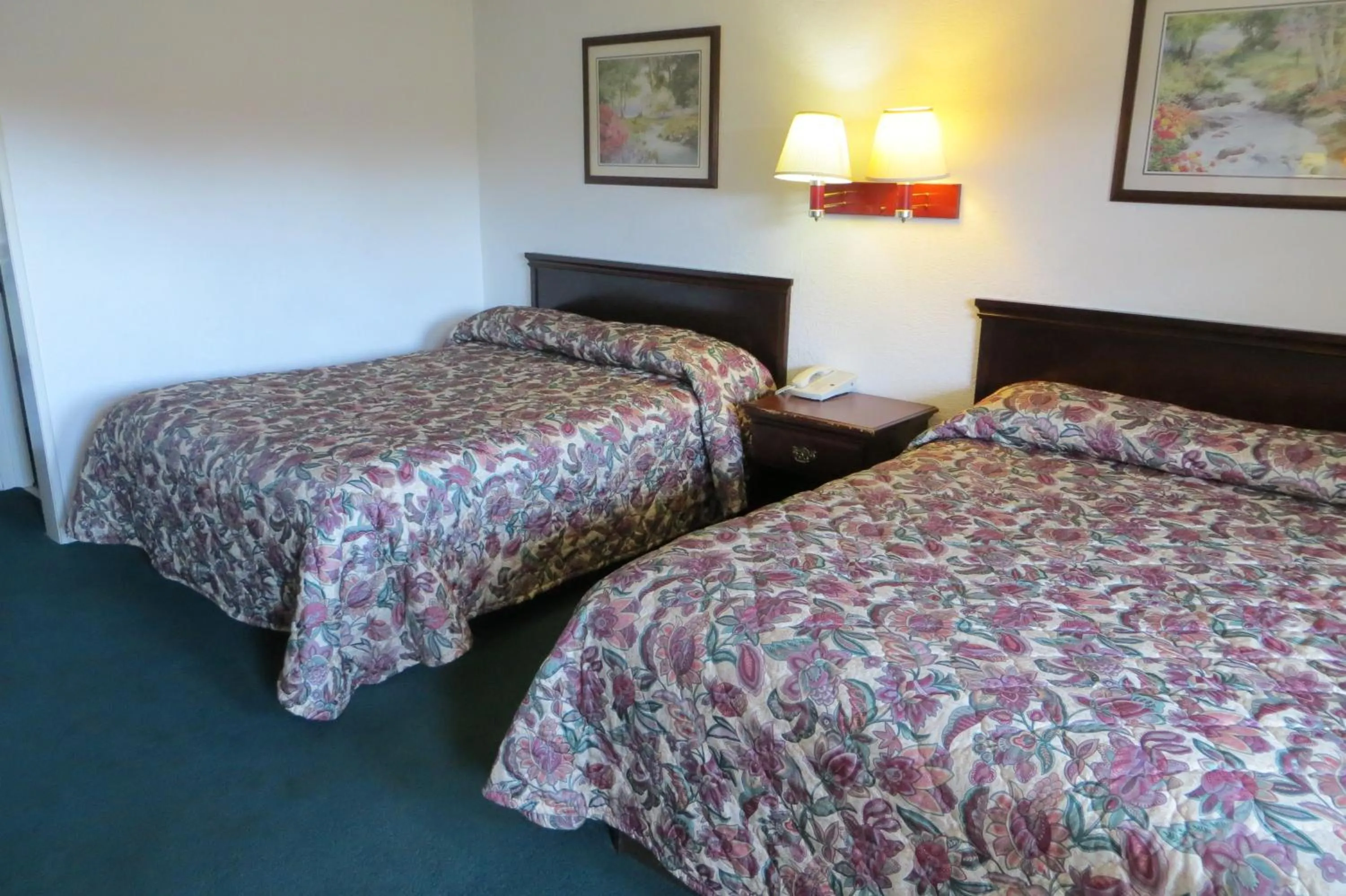 Bed in Capri Motel