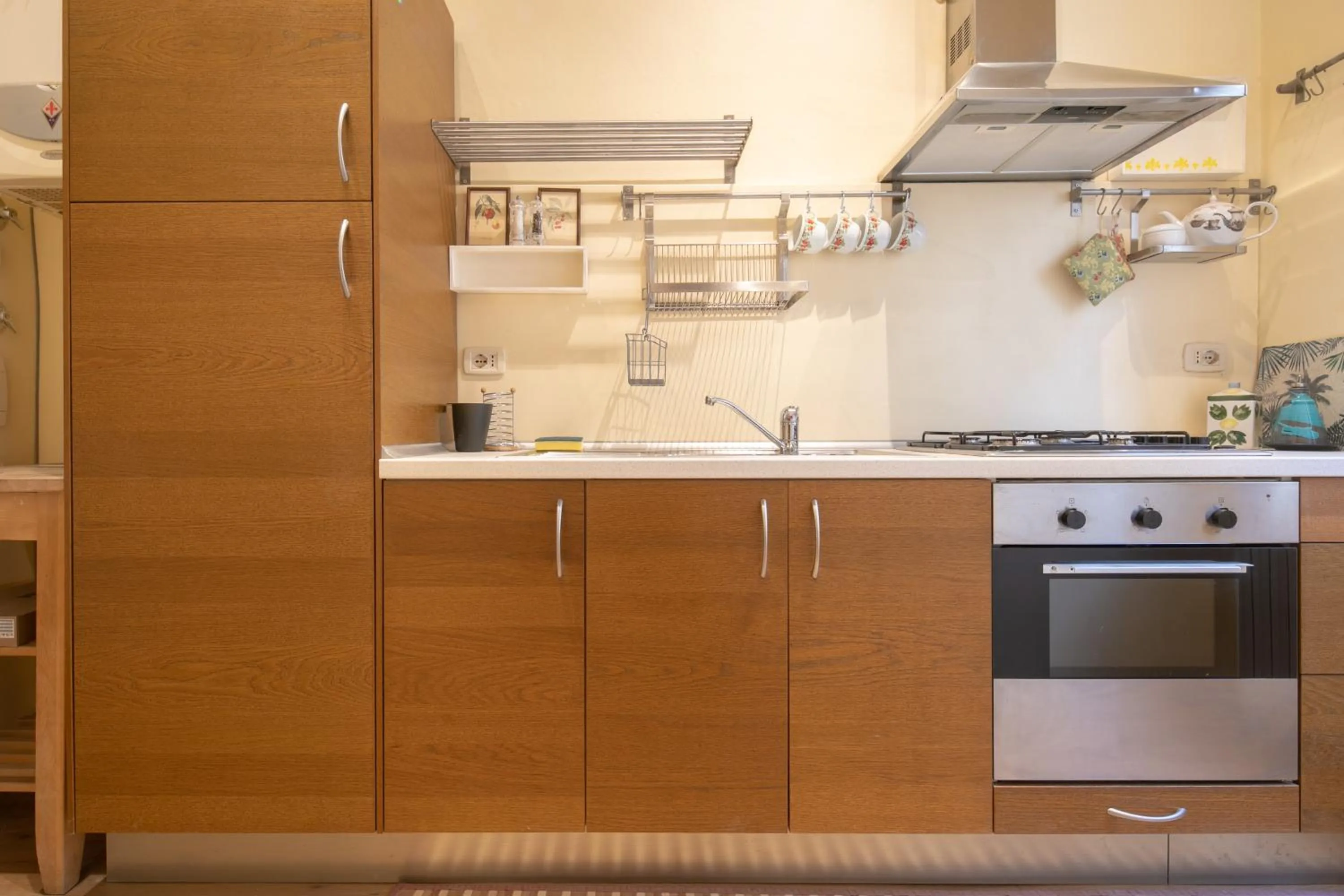 Kitchen or kitchenette in Romantic Pitti by Mmega