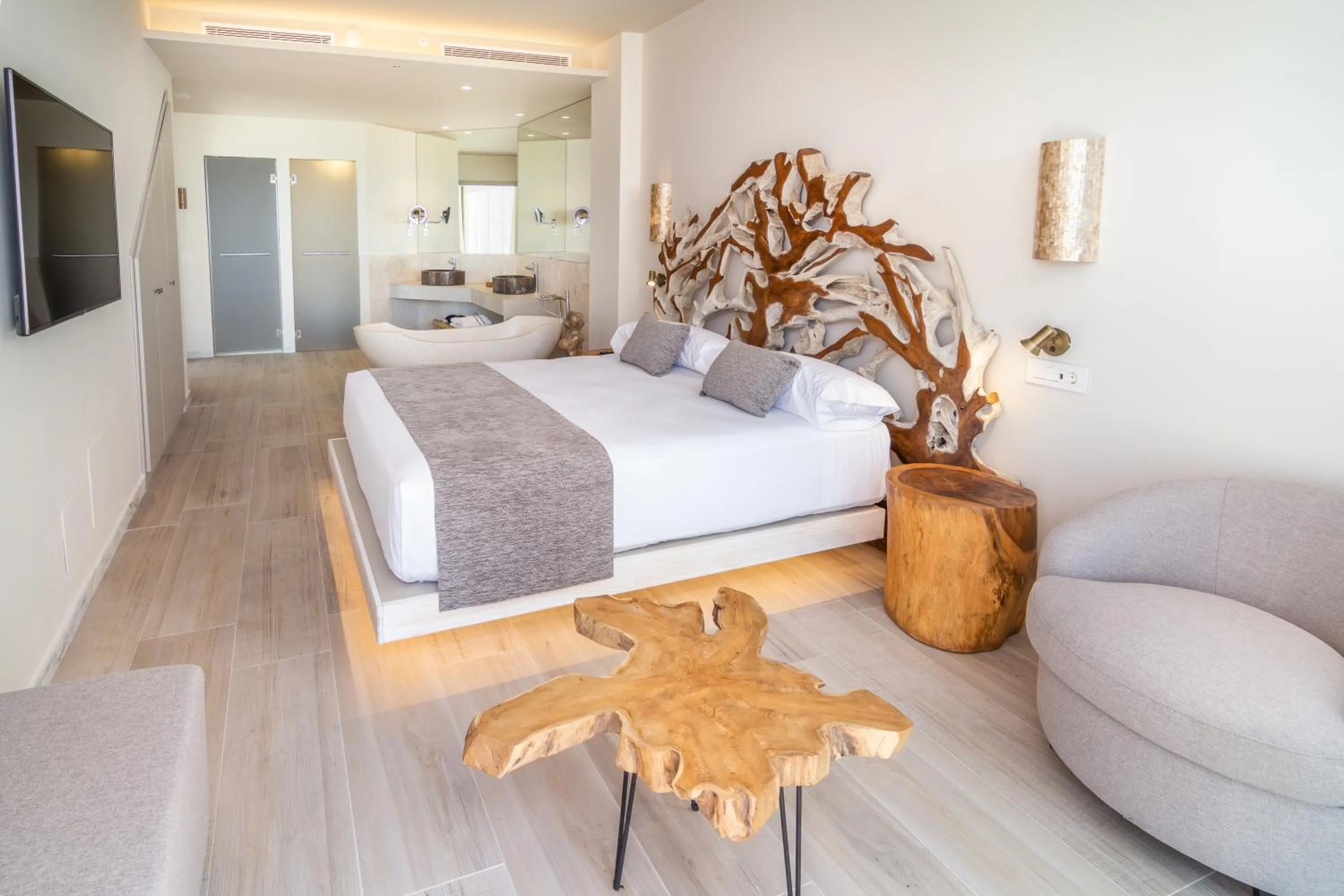 Toilet, Bed in Zahara Beach & Spa by QHotels - Adults Recommended
