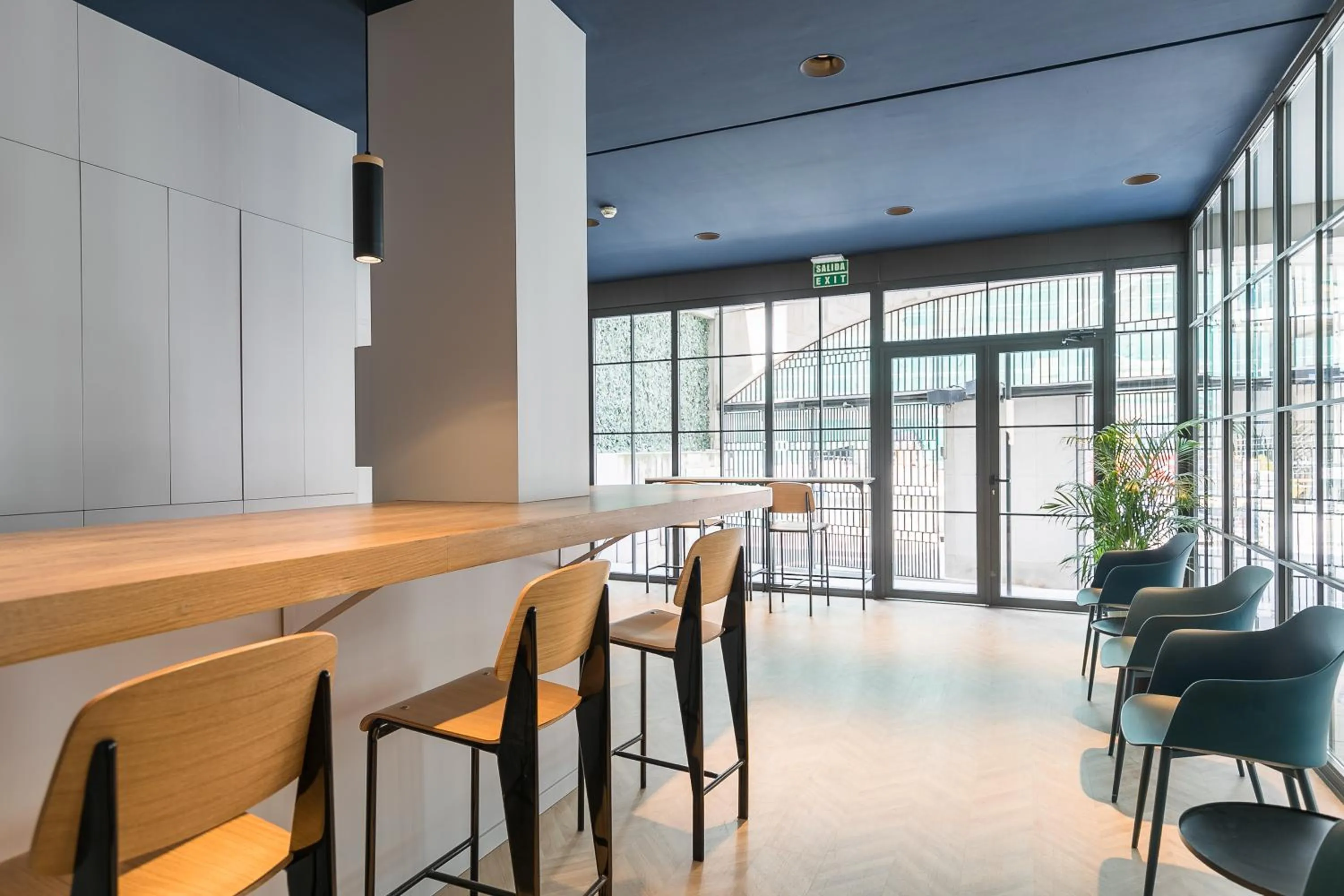 Property building in Feelathome Waldorf Suites Apartments