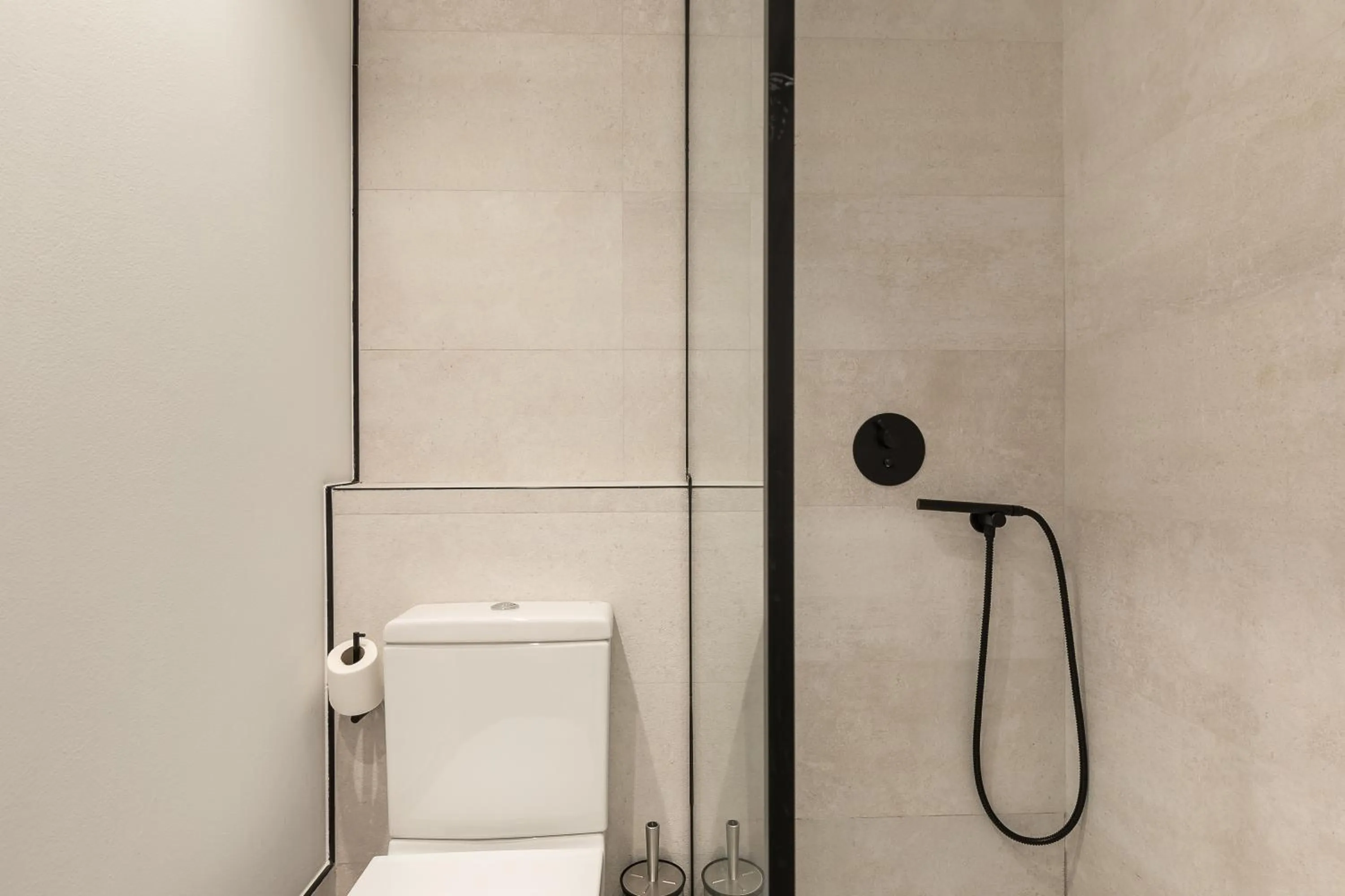 Bathroom in Feelathome Waldorf Suites Apartments