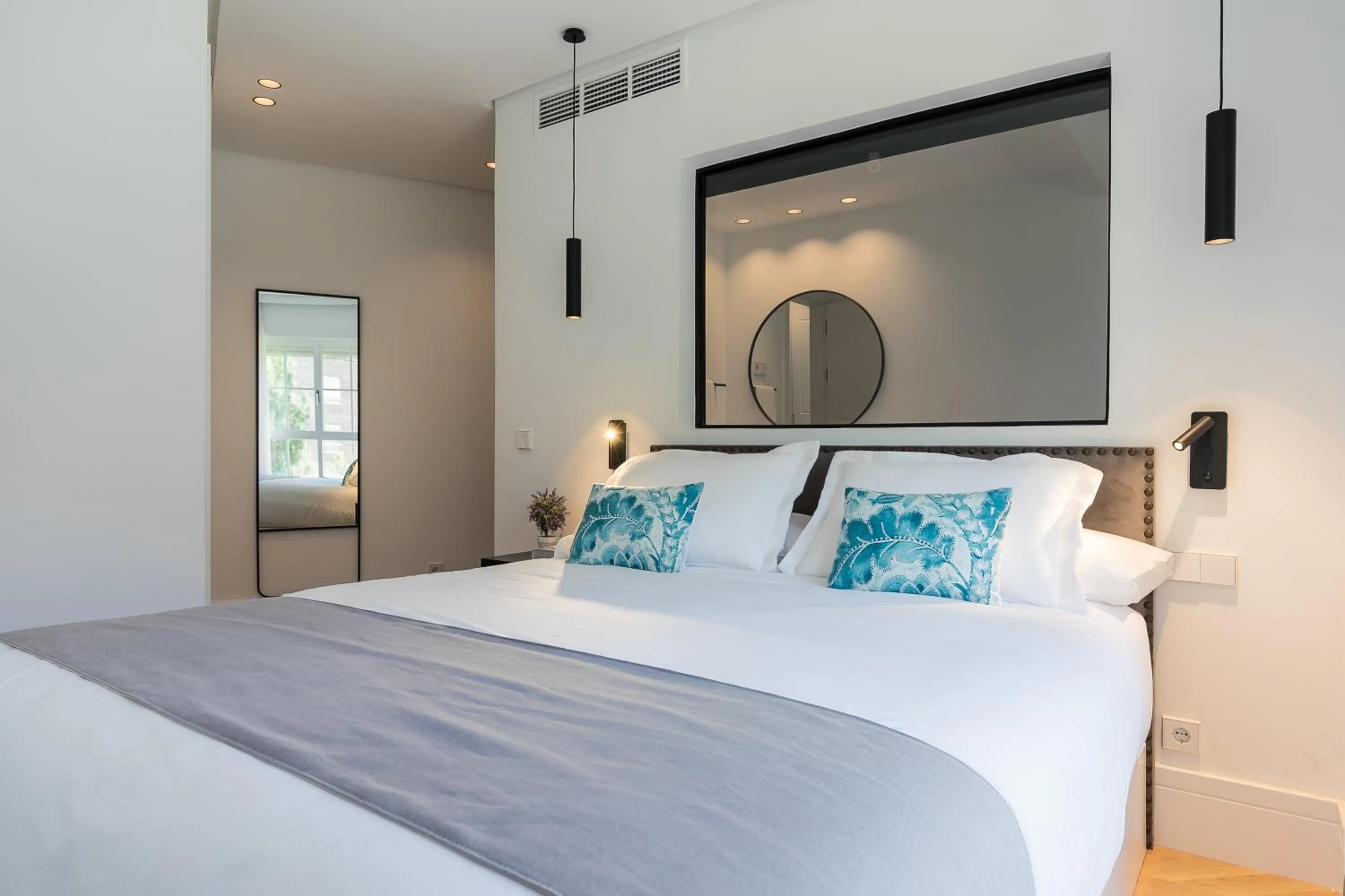 Bedroom, Bed in Feelathome Waldorf Suites Apartments