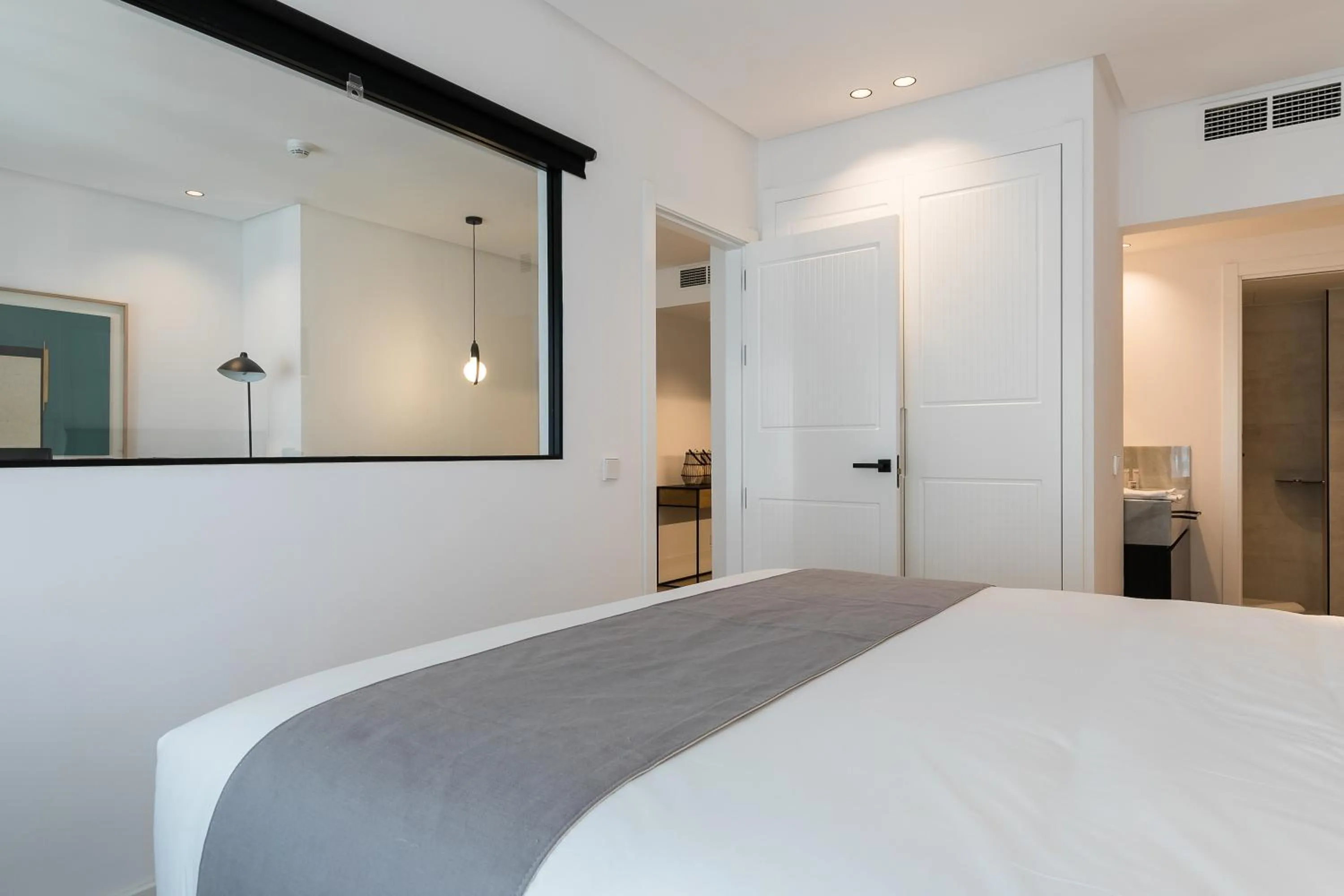 Bed in Feelathome Waldorf Suites Apartments