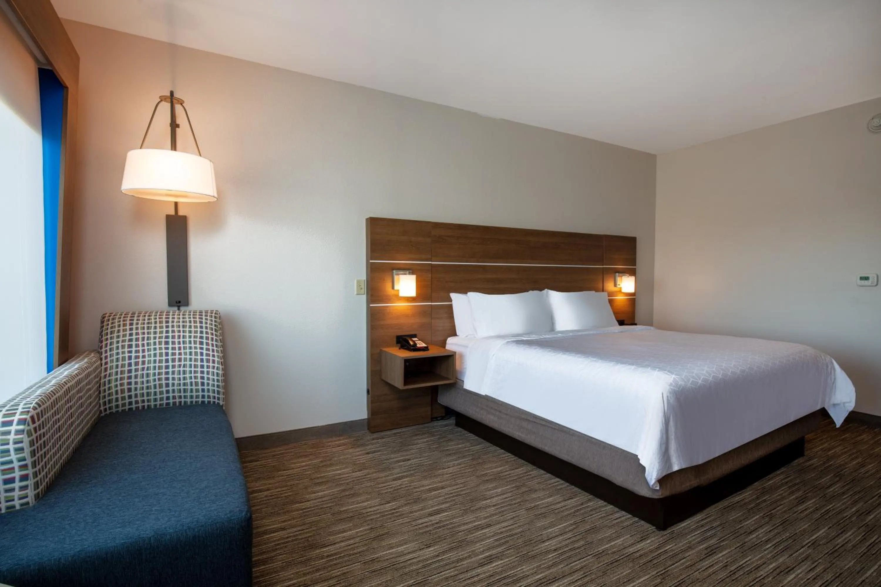 Photo of the whole room, Bed in Holiday Inn Express & Suites - Beloit by IHG