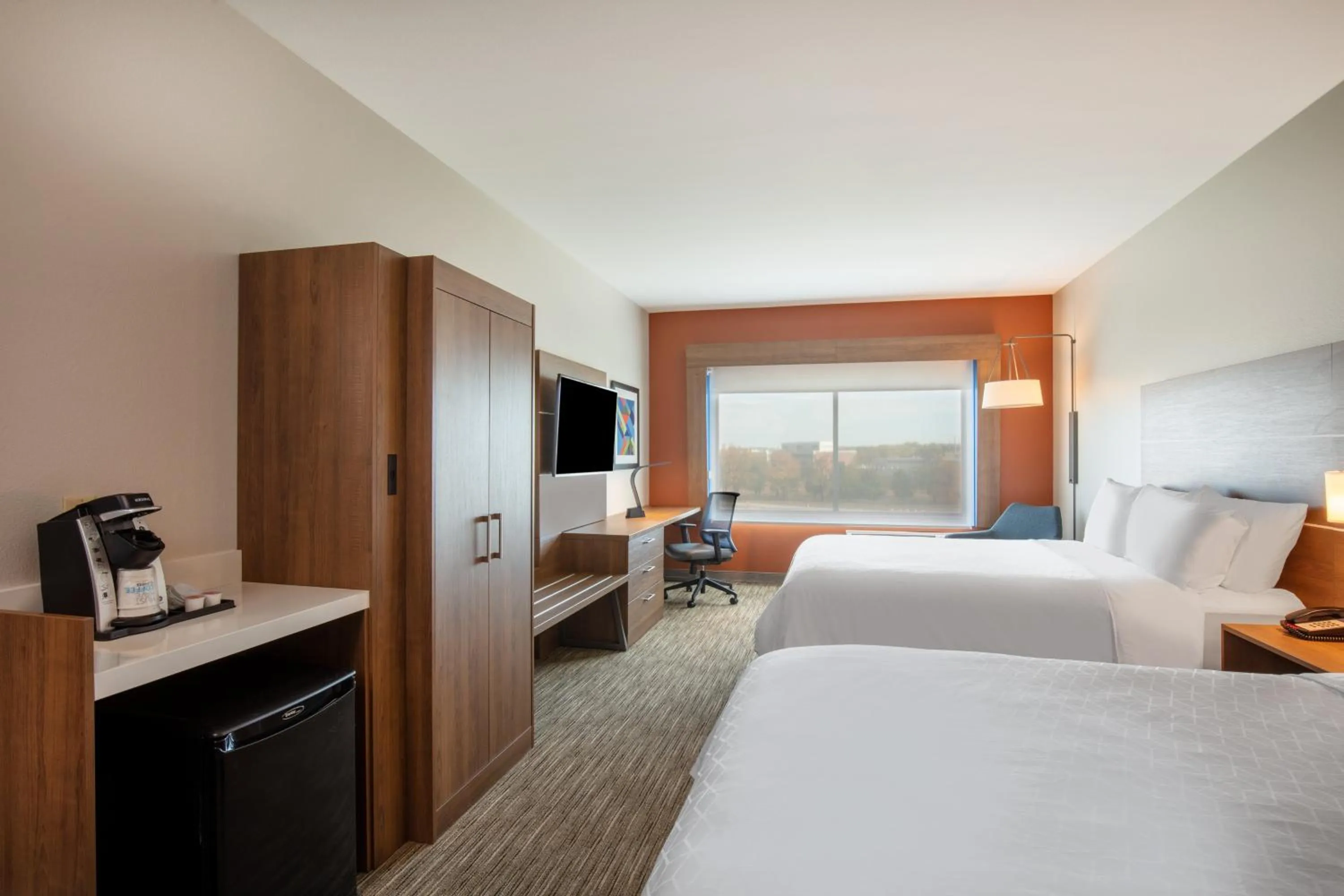 Photo of the whole room, Bed in Holiday Inn Express & Suites - Beloit by IHG