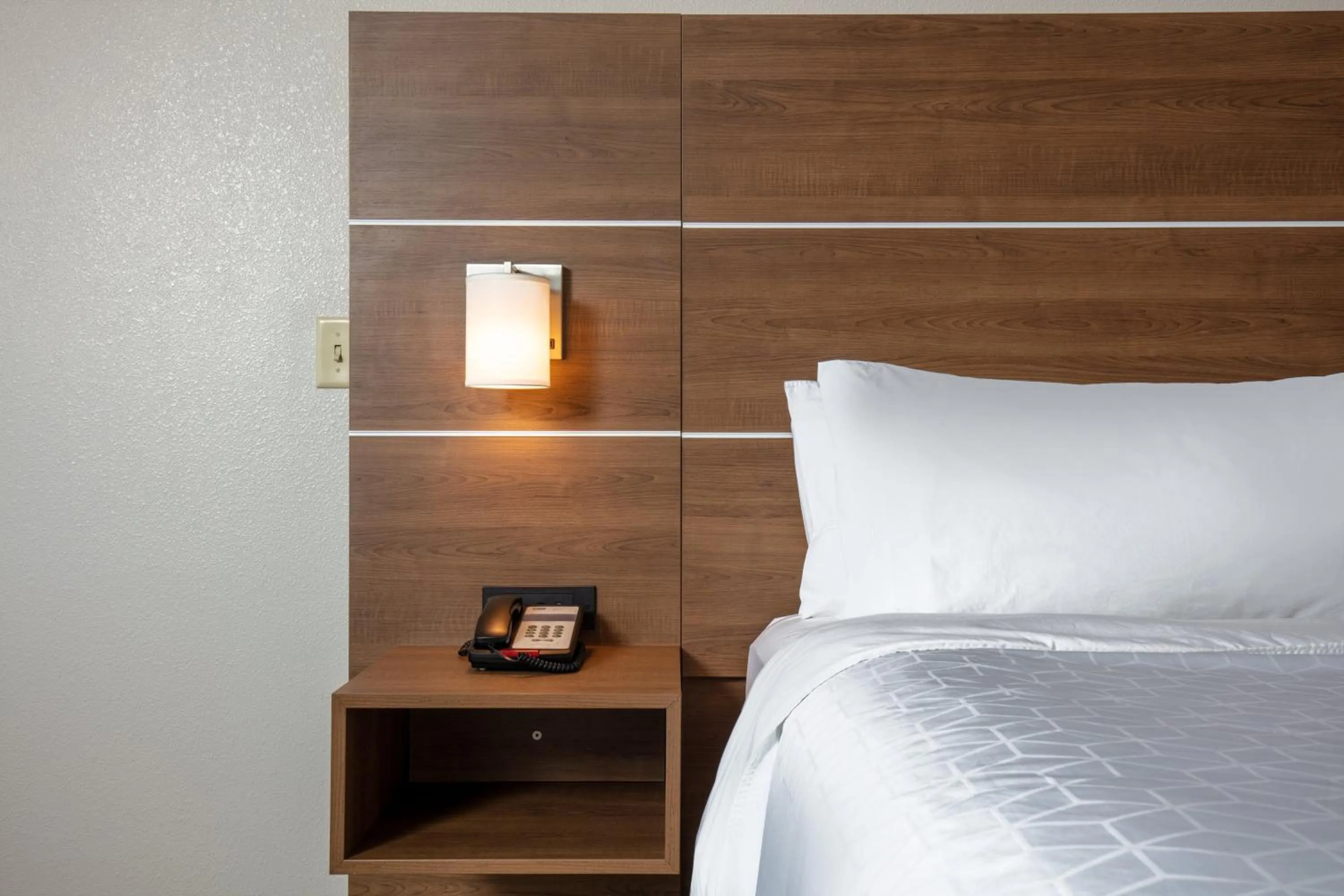 Photo of the whole room, Bed in Holiday Inn Express & Suites - Beloit by IHG