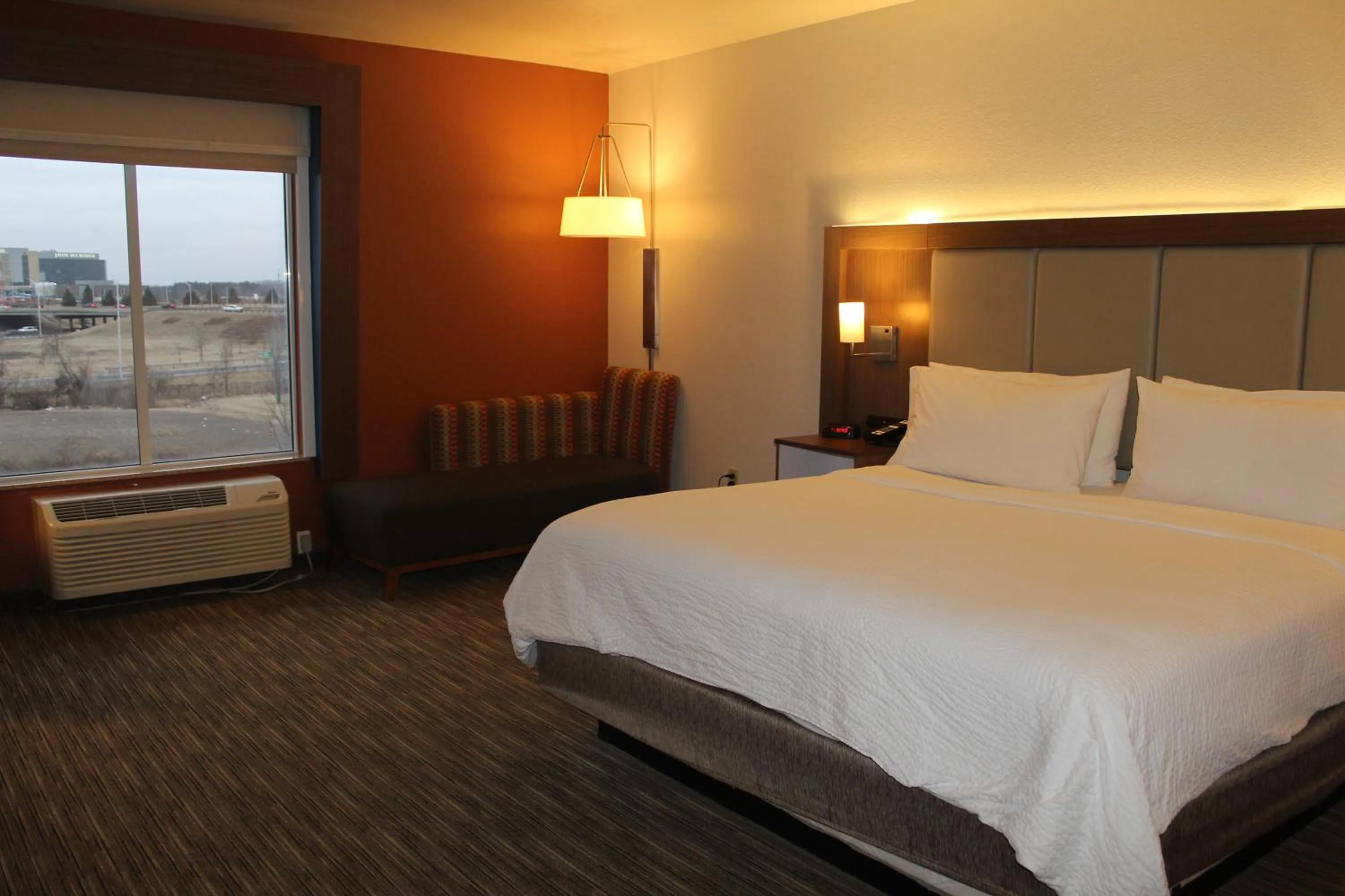 Bed in Holiday Inn Express & Suites - Beloit by IHG