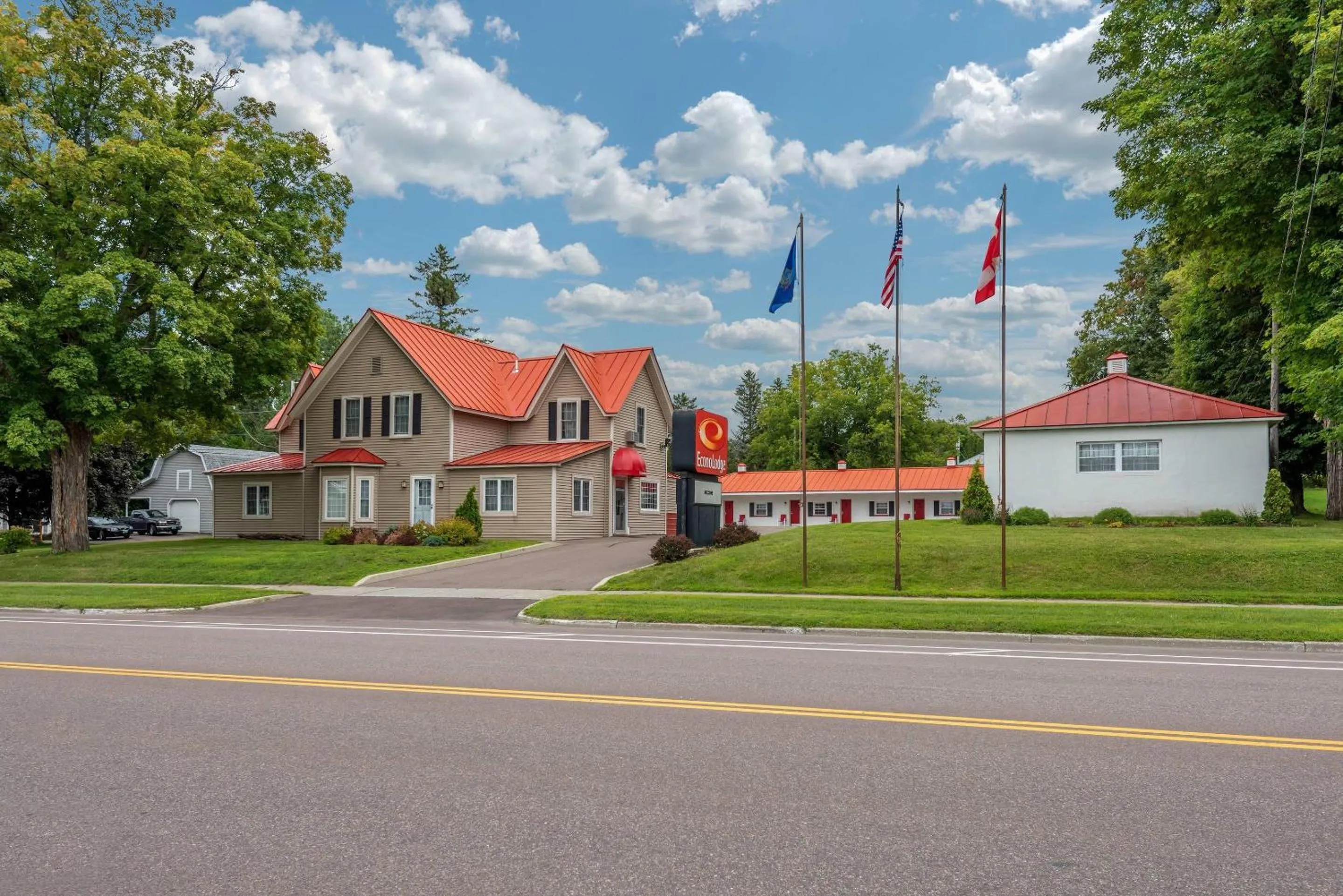 Property building in Econo Lodge Saint Albans