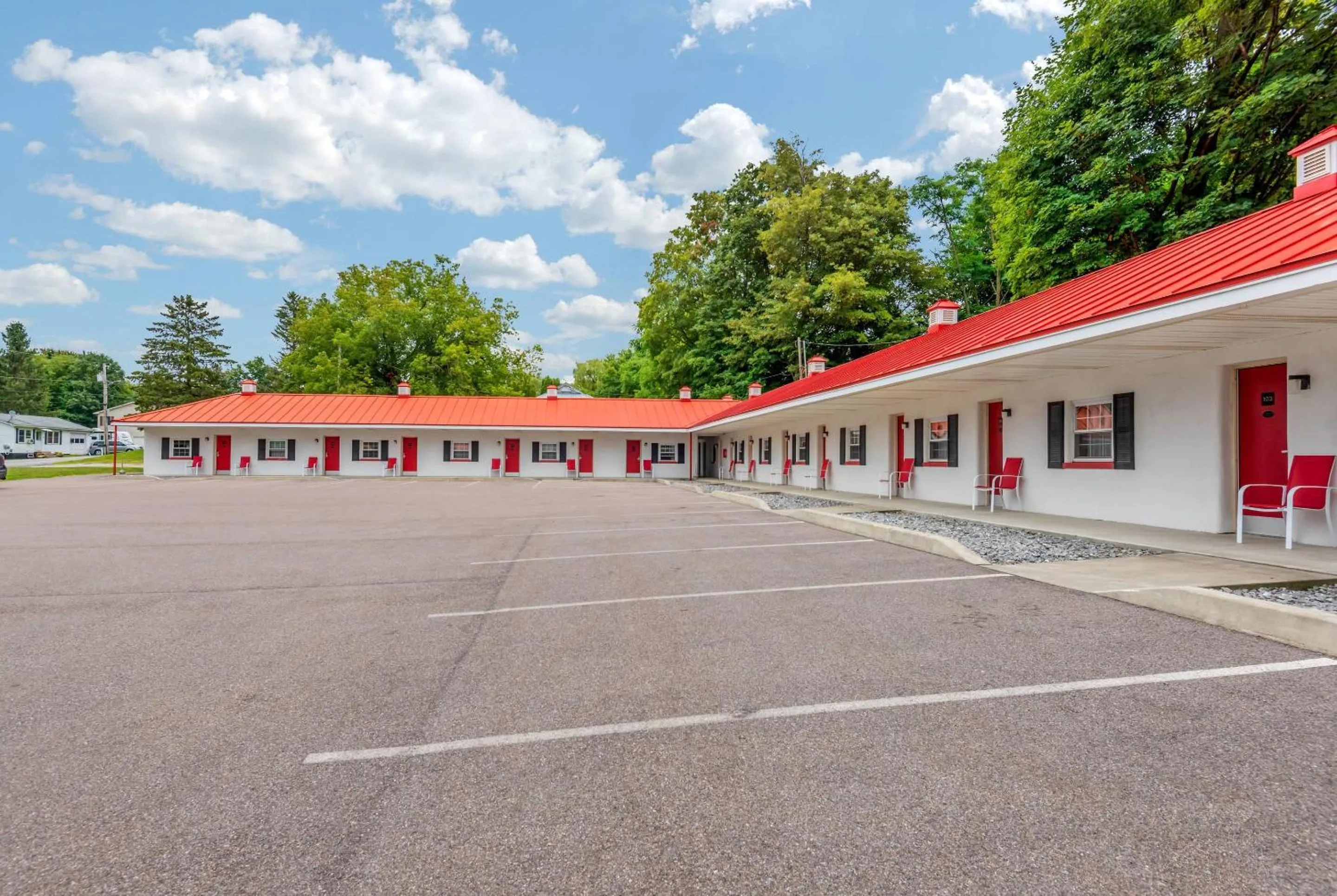 Property building in Econo Lodge Saint Albans