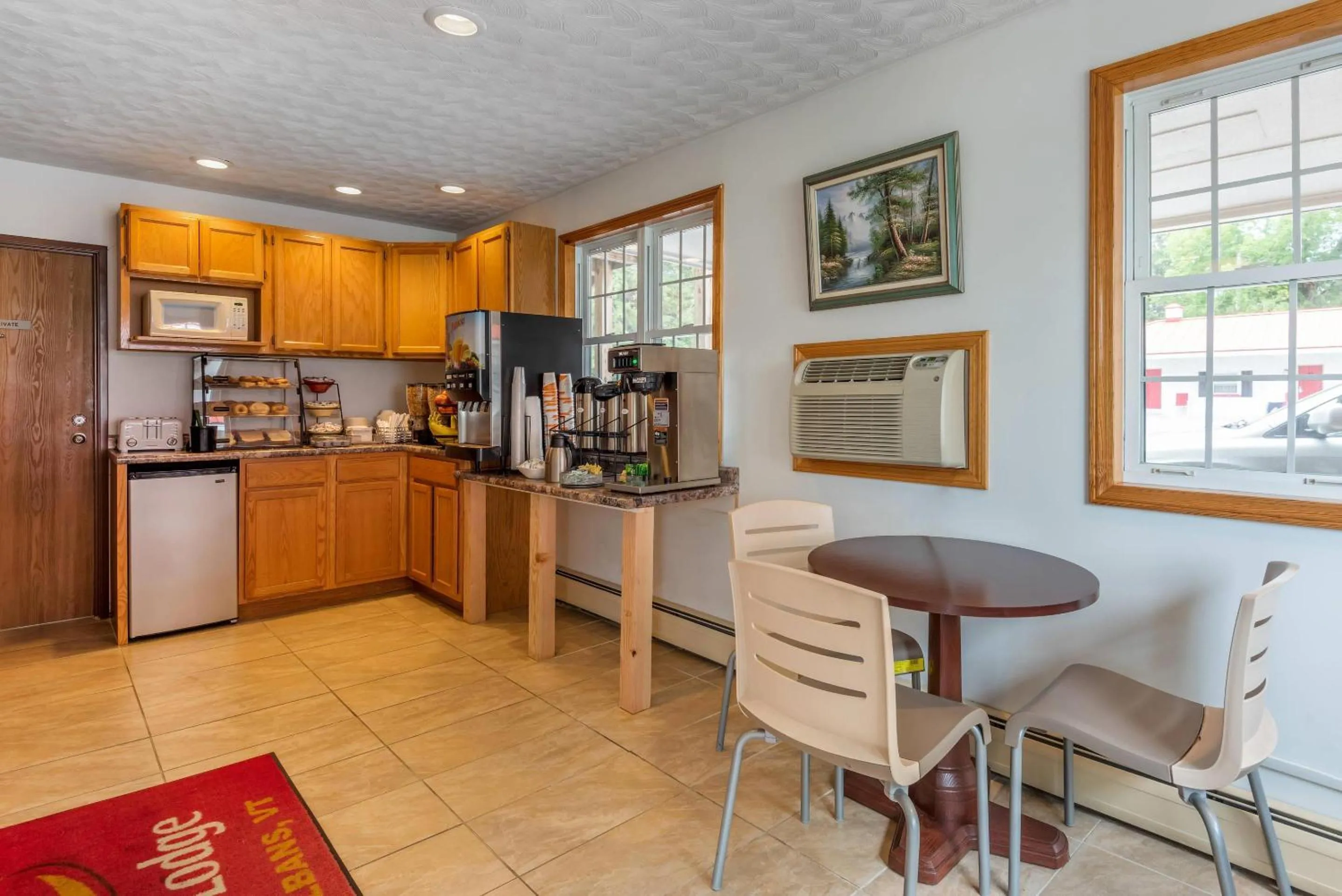 Breakfast in Econo Lodge Saint Albans