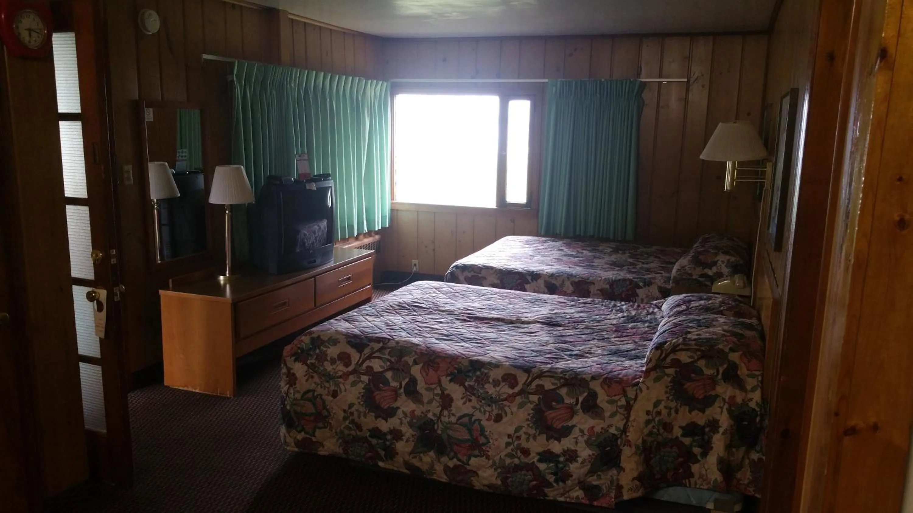 Day, Bed in Sun N Snow Hotel