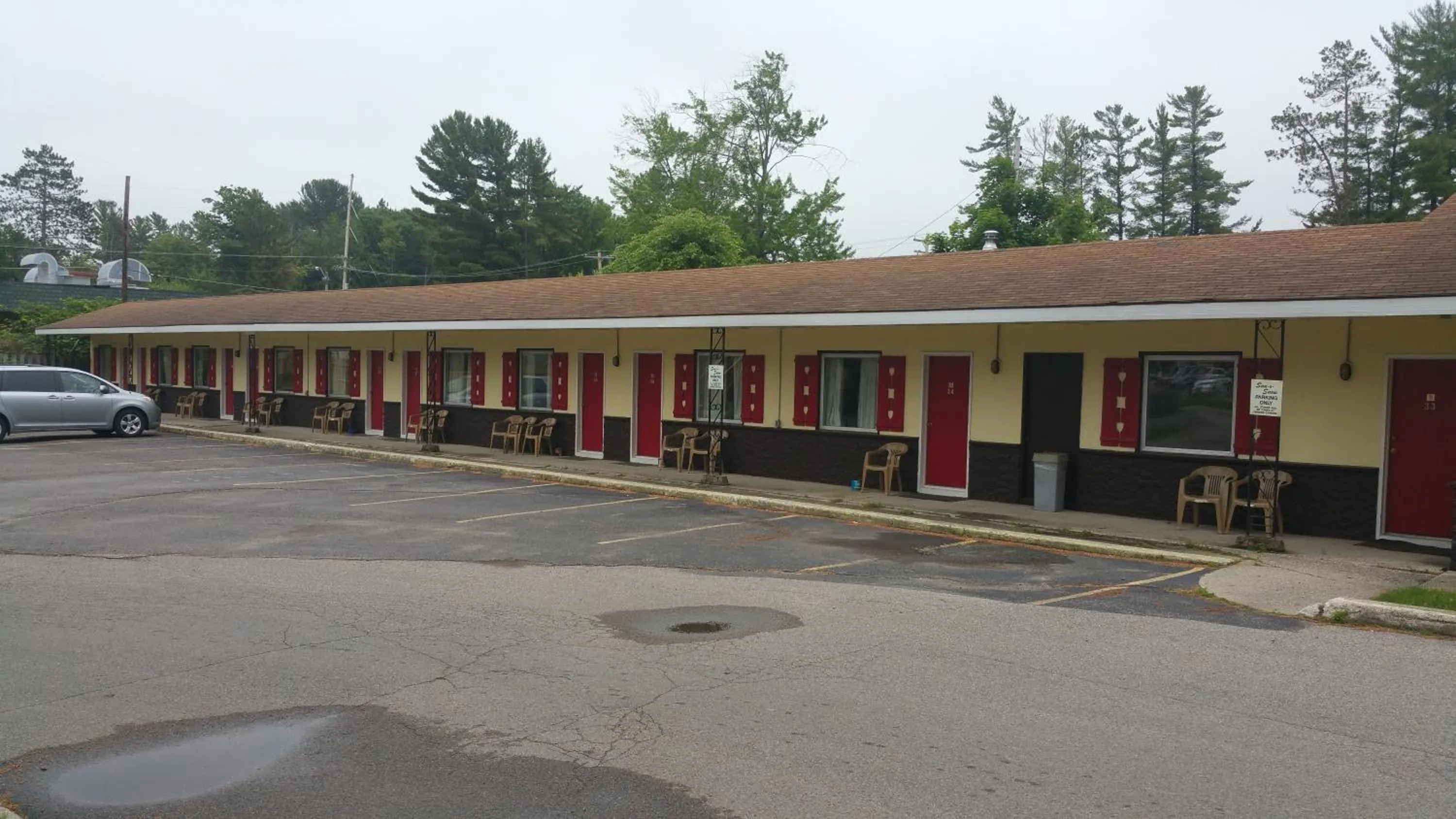 Property building in Sun N Snow Hotel