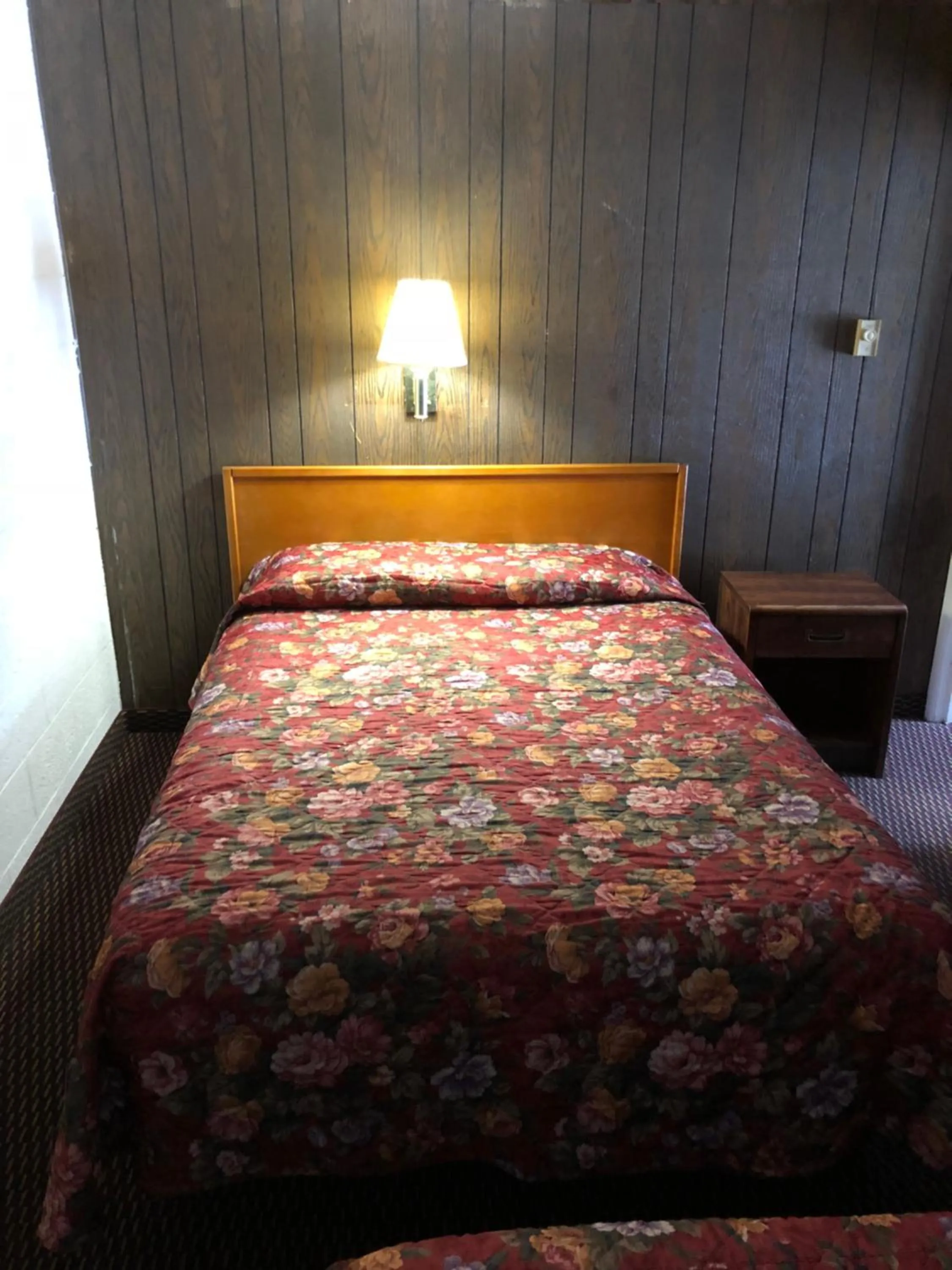 Bed in Sun N Snow Hotel