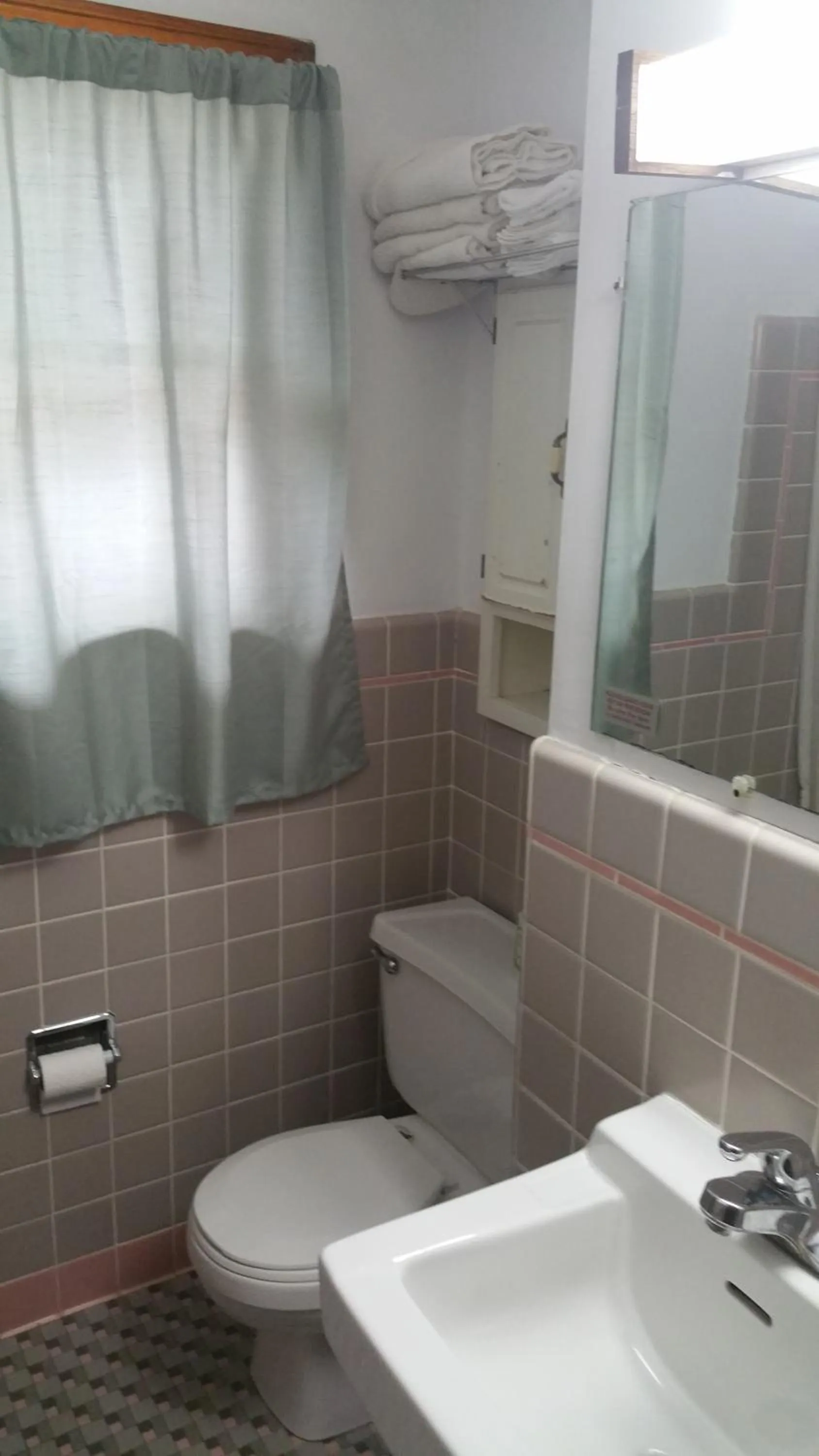 Bathroom in Sun N Snow Hotel