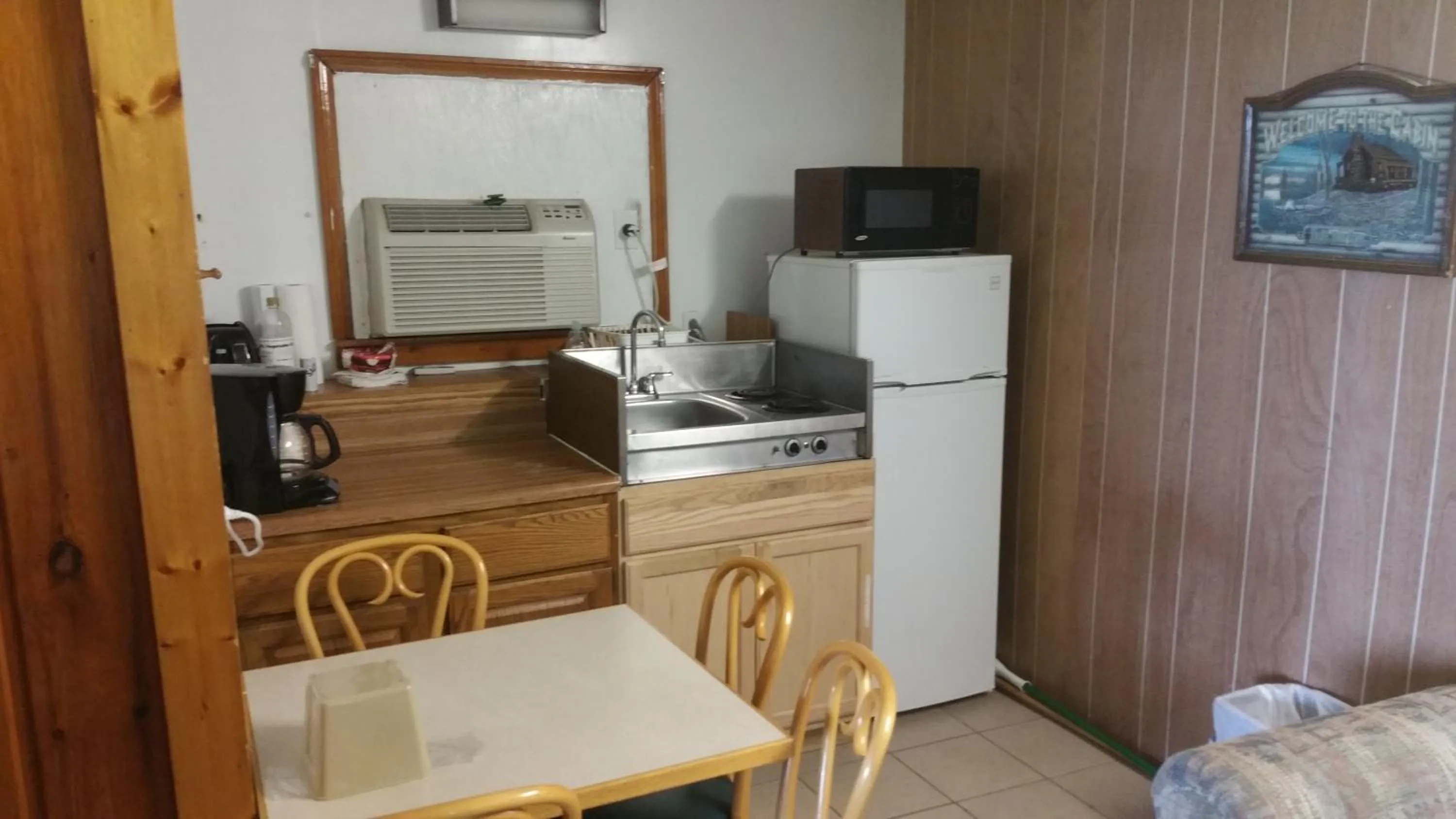 Dining area in Sun N Snow Hotel