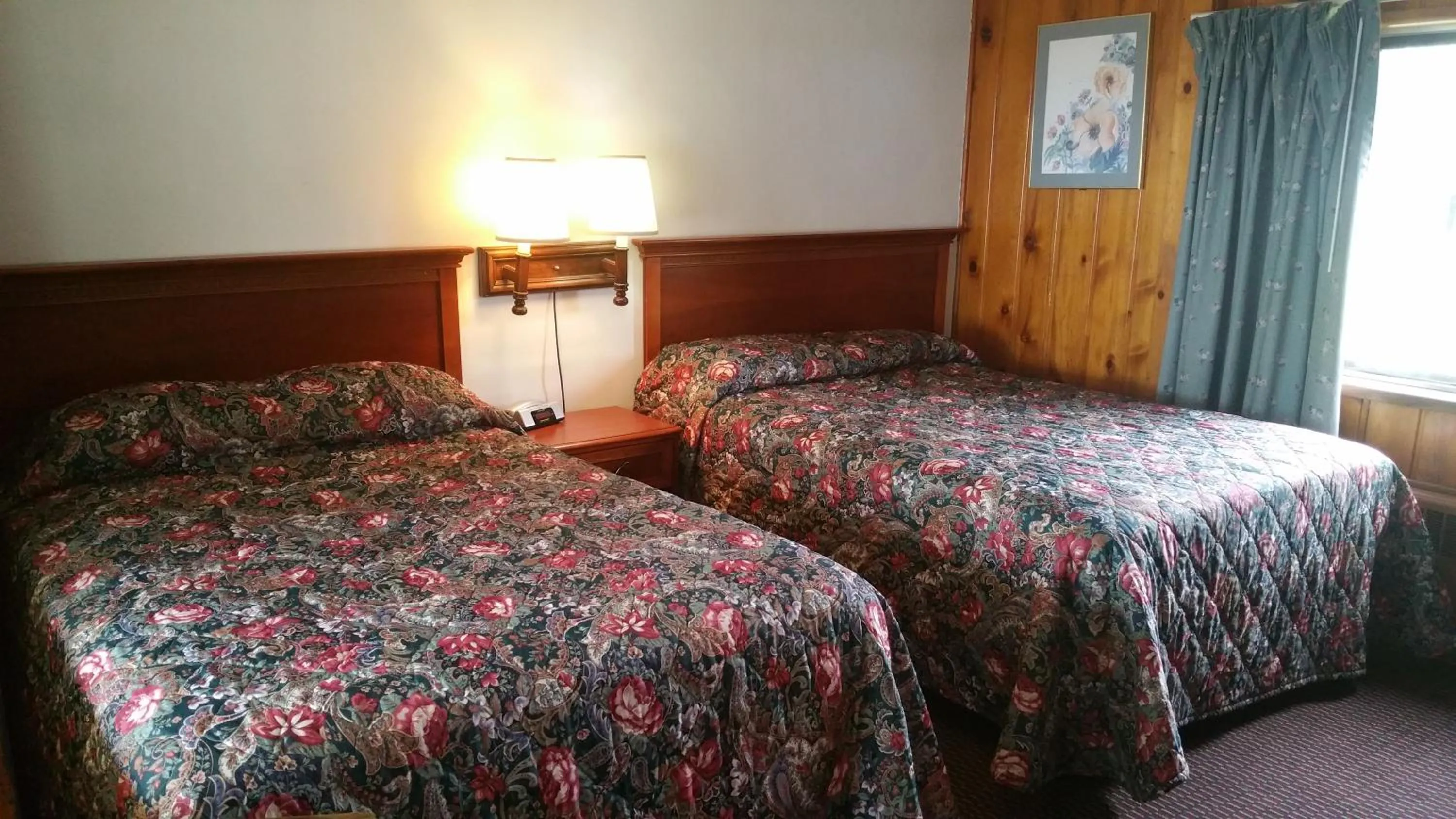 Bed in Sun N Snow Hotel