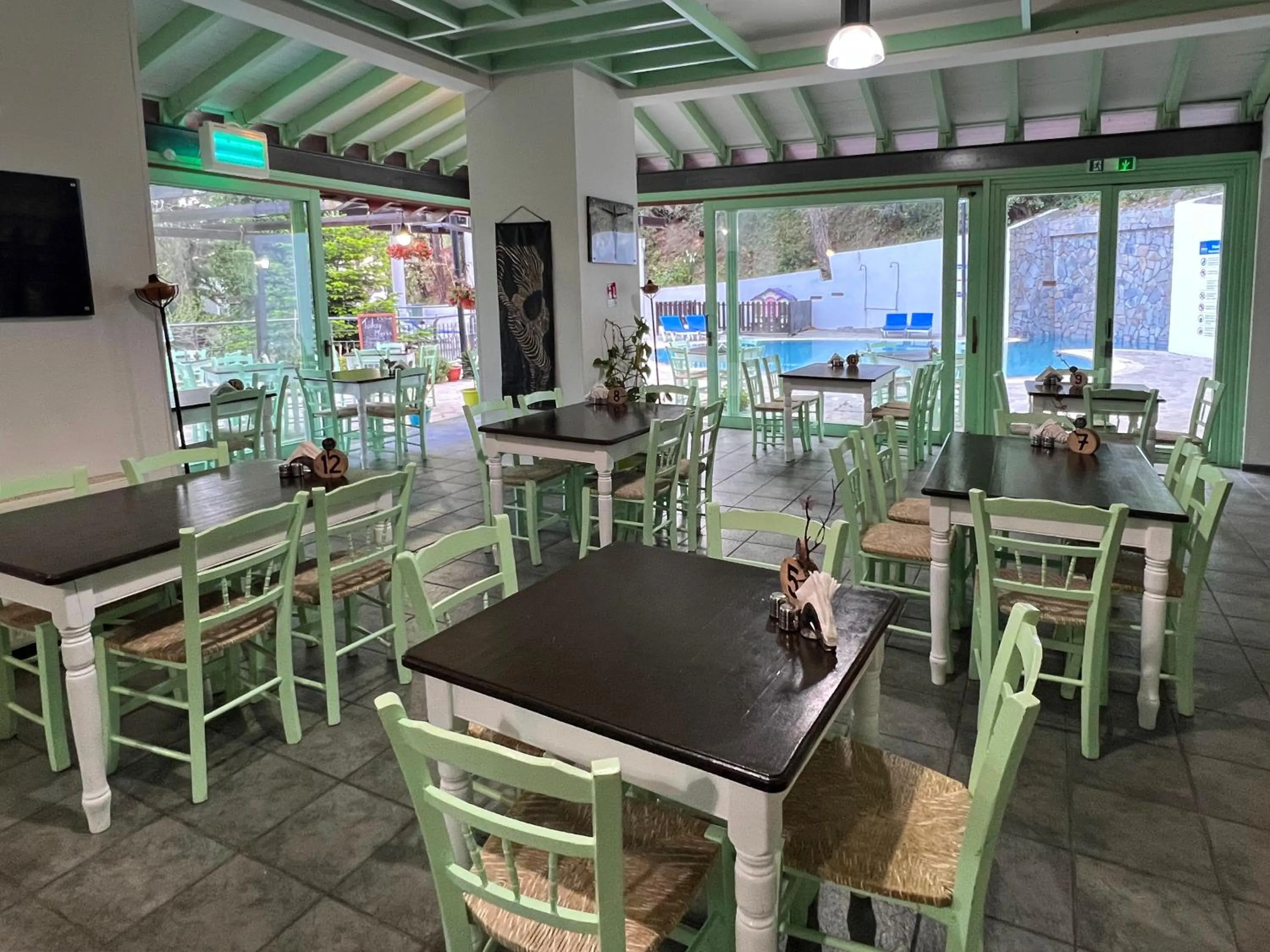 Restaurant/places to eat in POED Residences