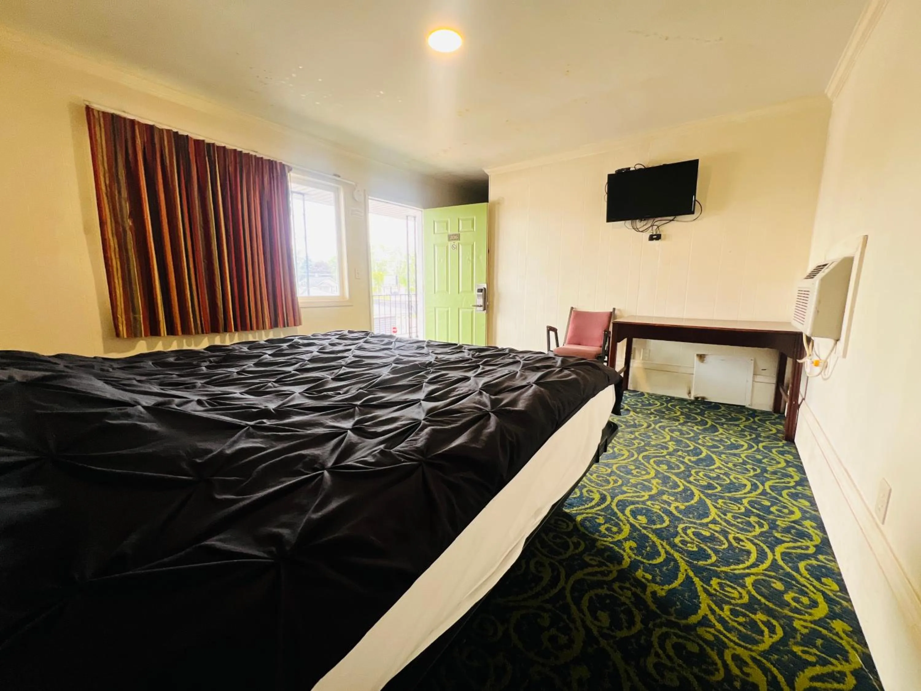 Bedroom in Hotel O East Hemphill Burton-Flint