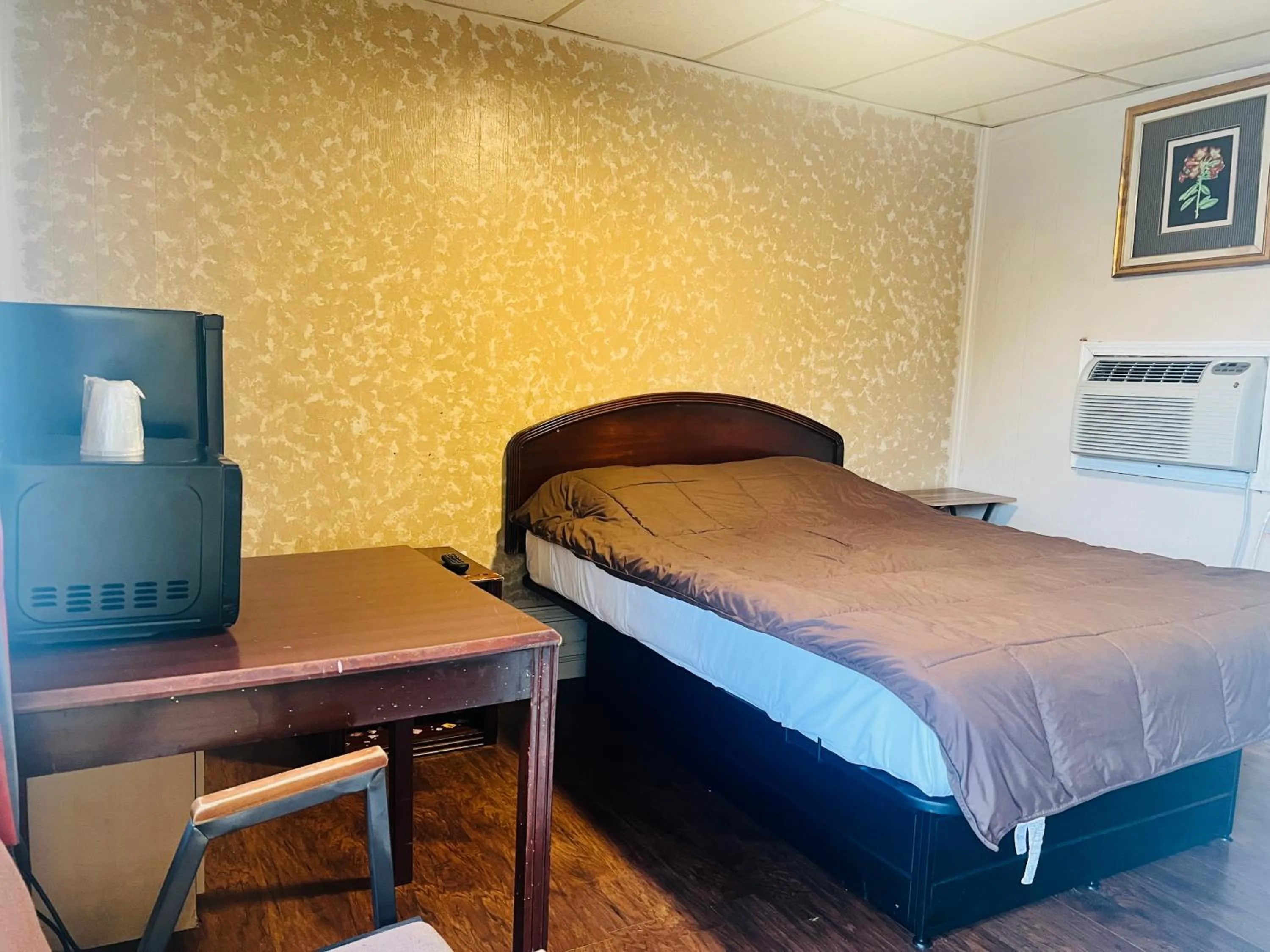 Bedroom in Hotel O East Hemphill Burton-Flint