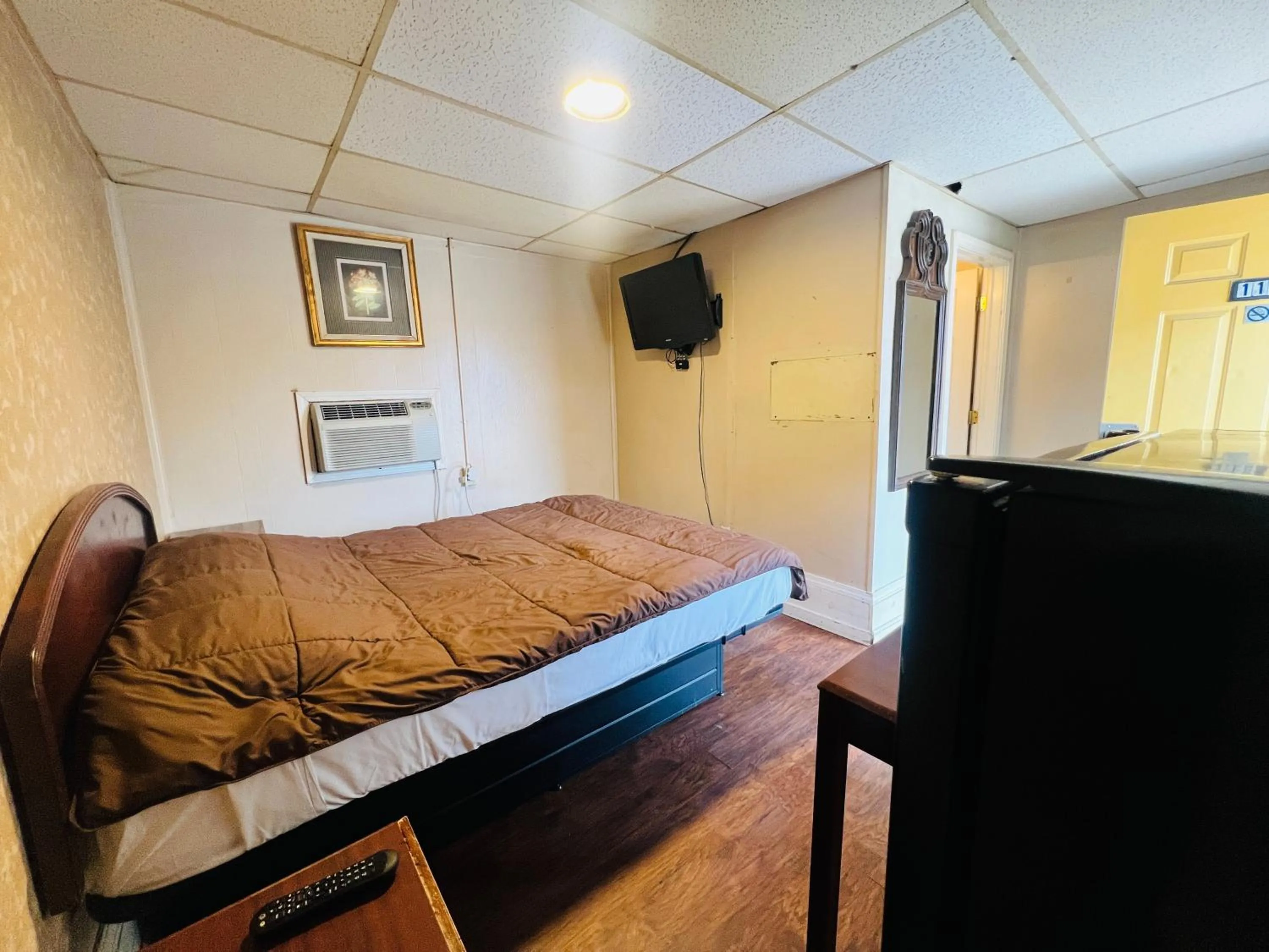 Bedroom in Hotel O East Hemphill Burton-Flint