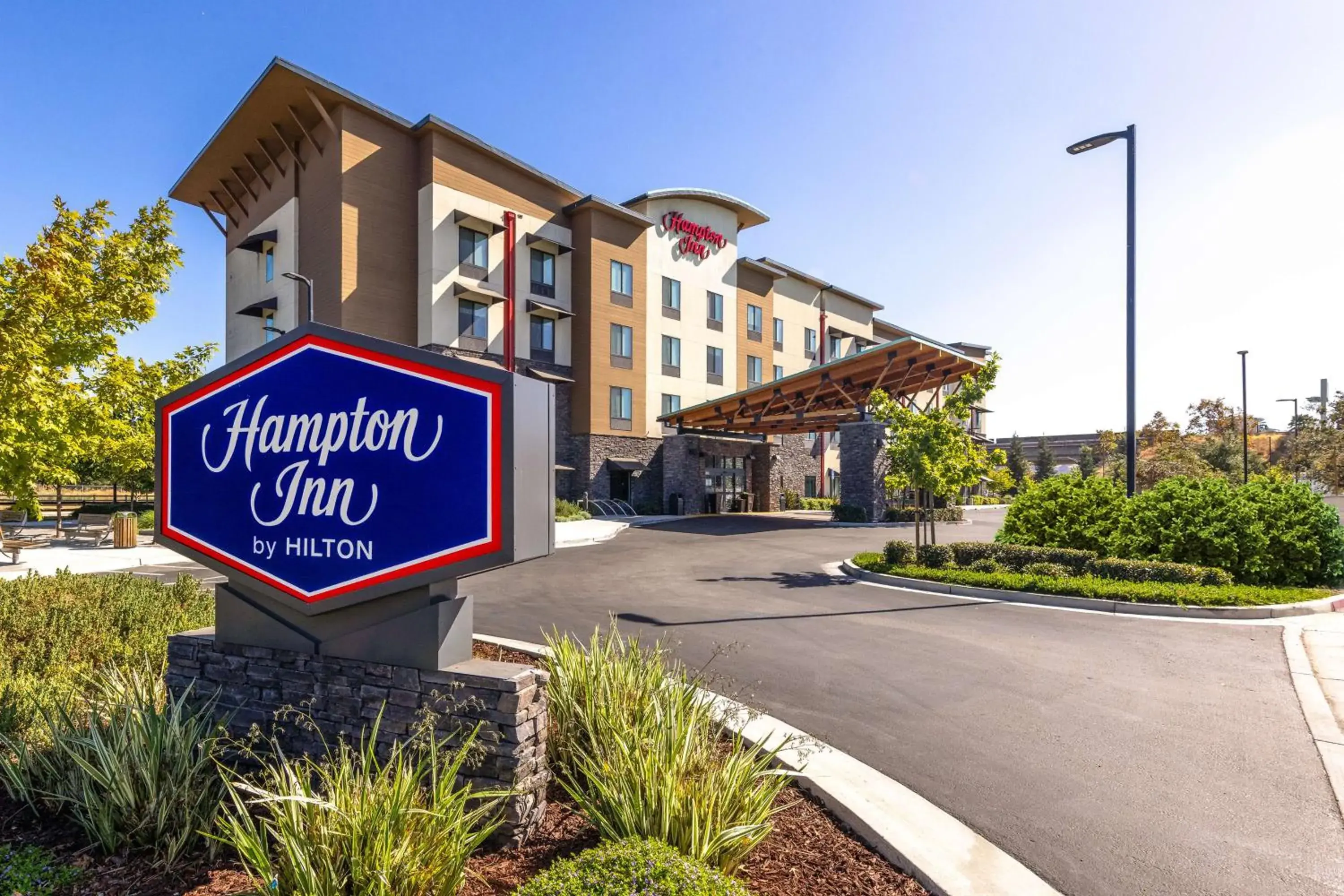 Property building in Hampton Inn San Jose Cherry Ave, CA Property building in Hampton Inn San Jose Cherry Ave, CA