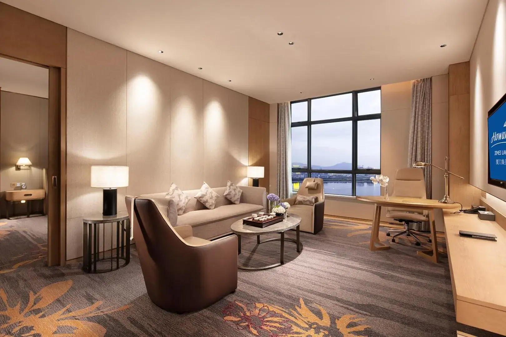Executive Suite in Howard Johnson by Wyndham Jimei Lake Plaza Xiamen Executive Suite in Howard Johnson by Wyndham Jimei Lake Plaza Xiamen