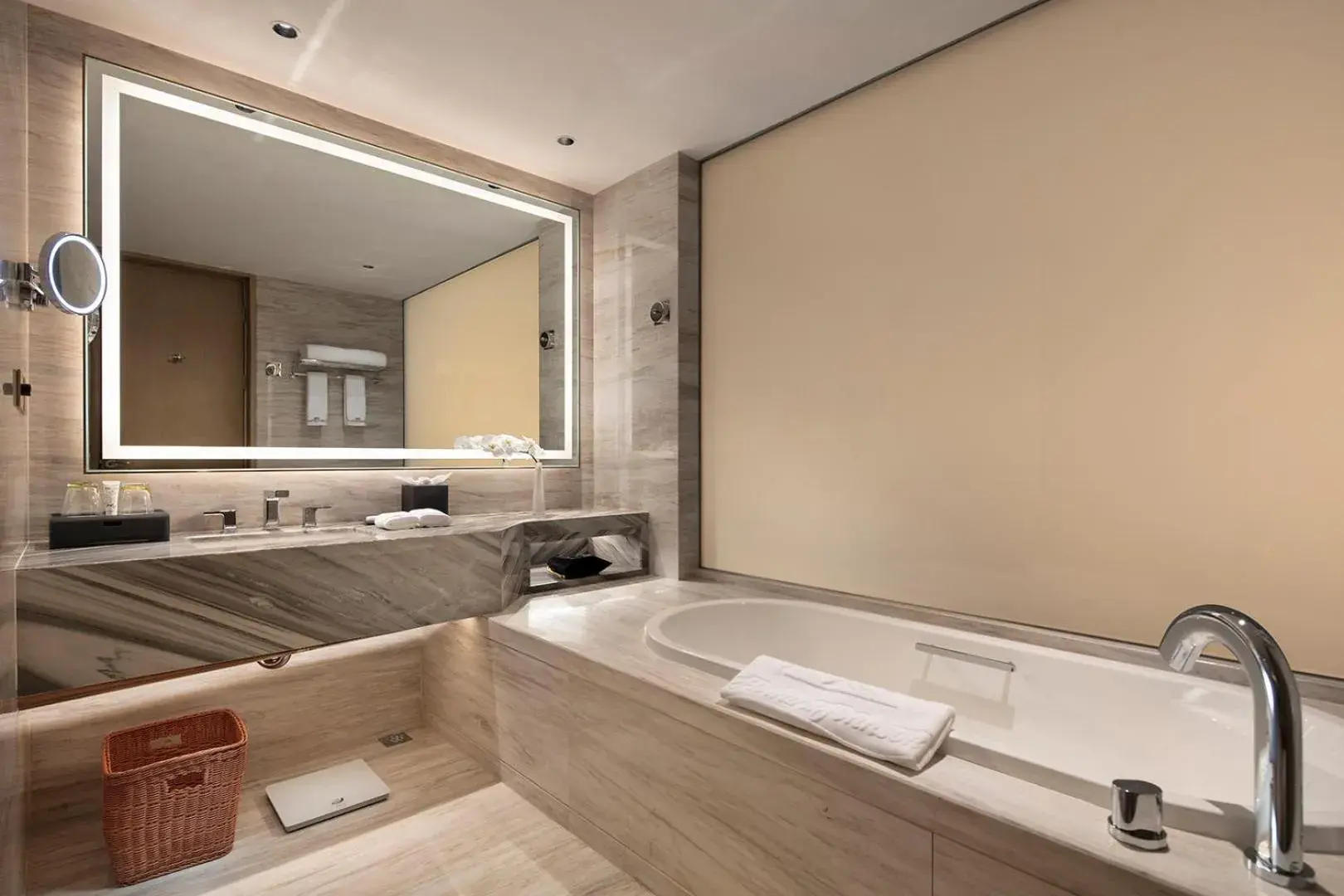 Superior Twin Room with Garden View in Howard Johnson by Wyndham Jimei Lake Plaza Xiamen Superior Twin Room with Garden View in Howard Johnson by Wyndham Jimei Lake Plaza Xiamen