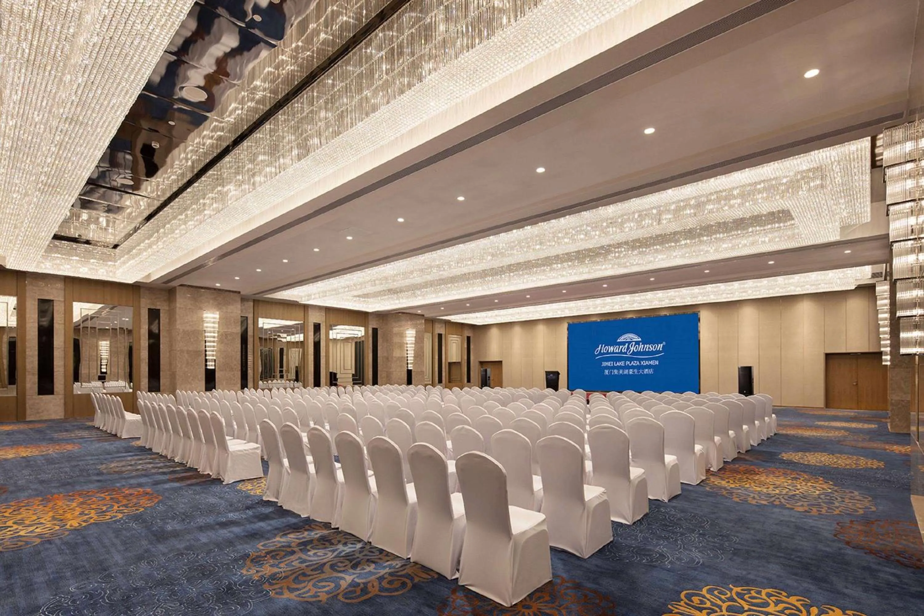 Meeting/conference room in Howard Johnson by Wyndham Jimei Lake Plaza Xiamen