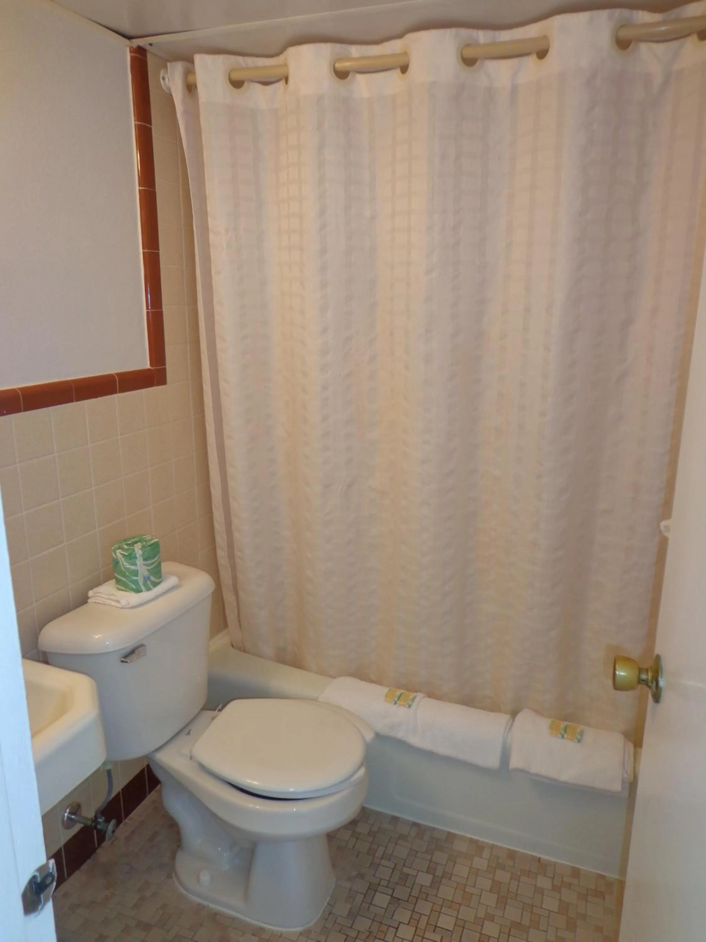 Bathroom in Quarterdeck Motel