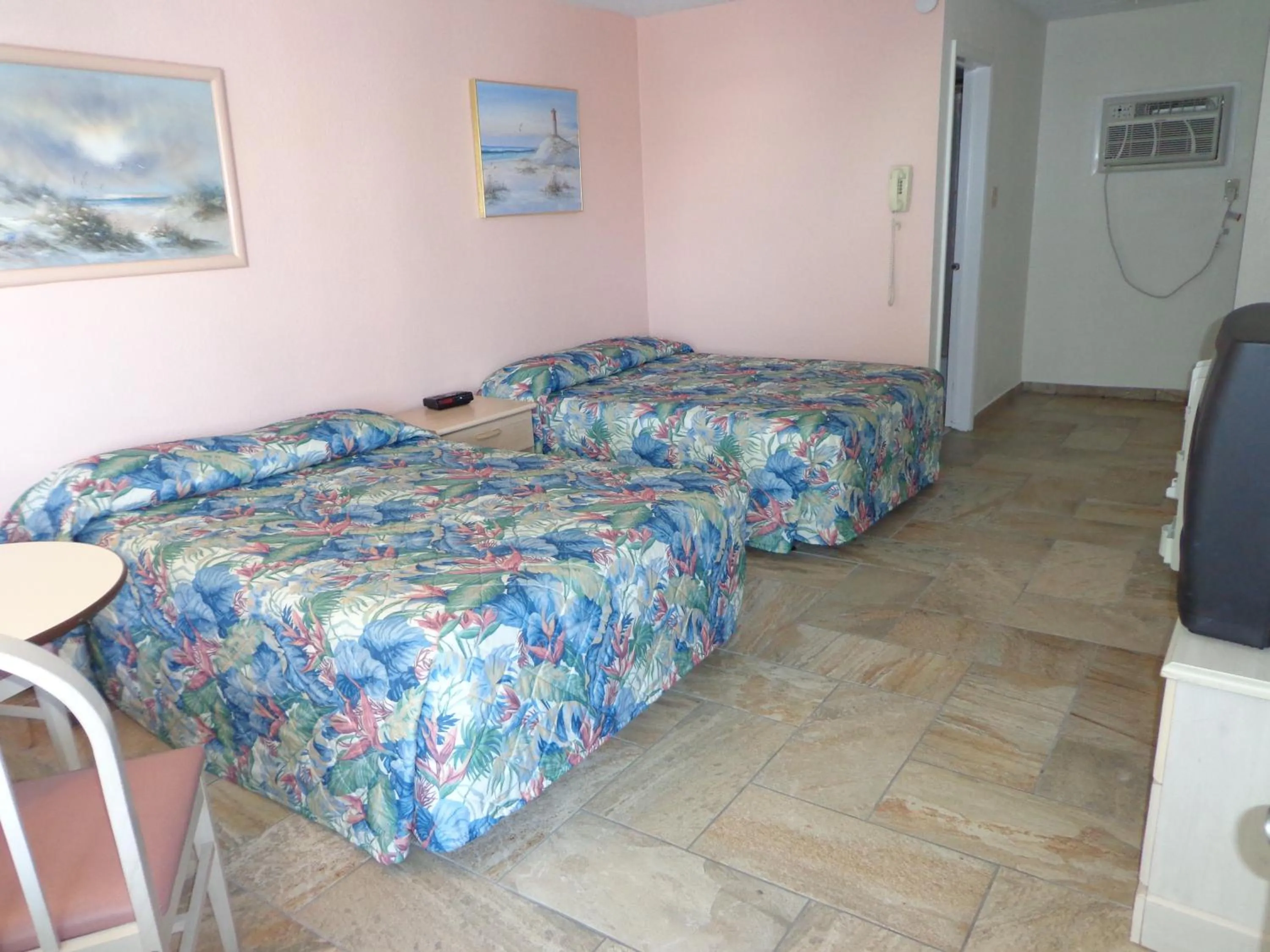 Day, Bed in Quarterdeck Motel