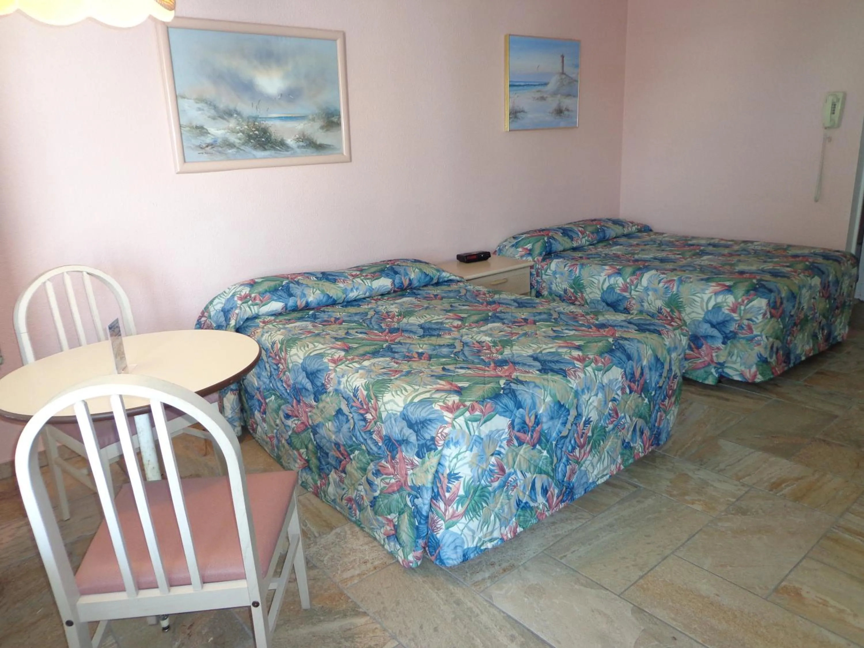 Bed in Quarterdeck Motel