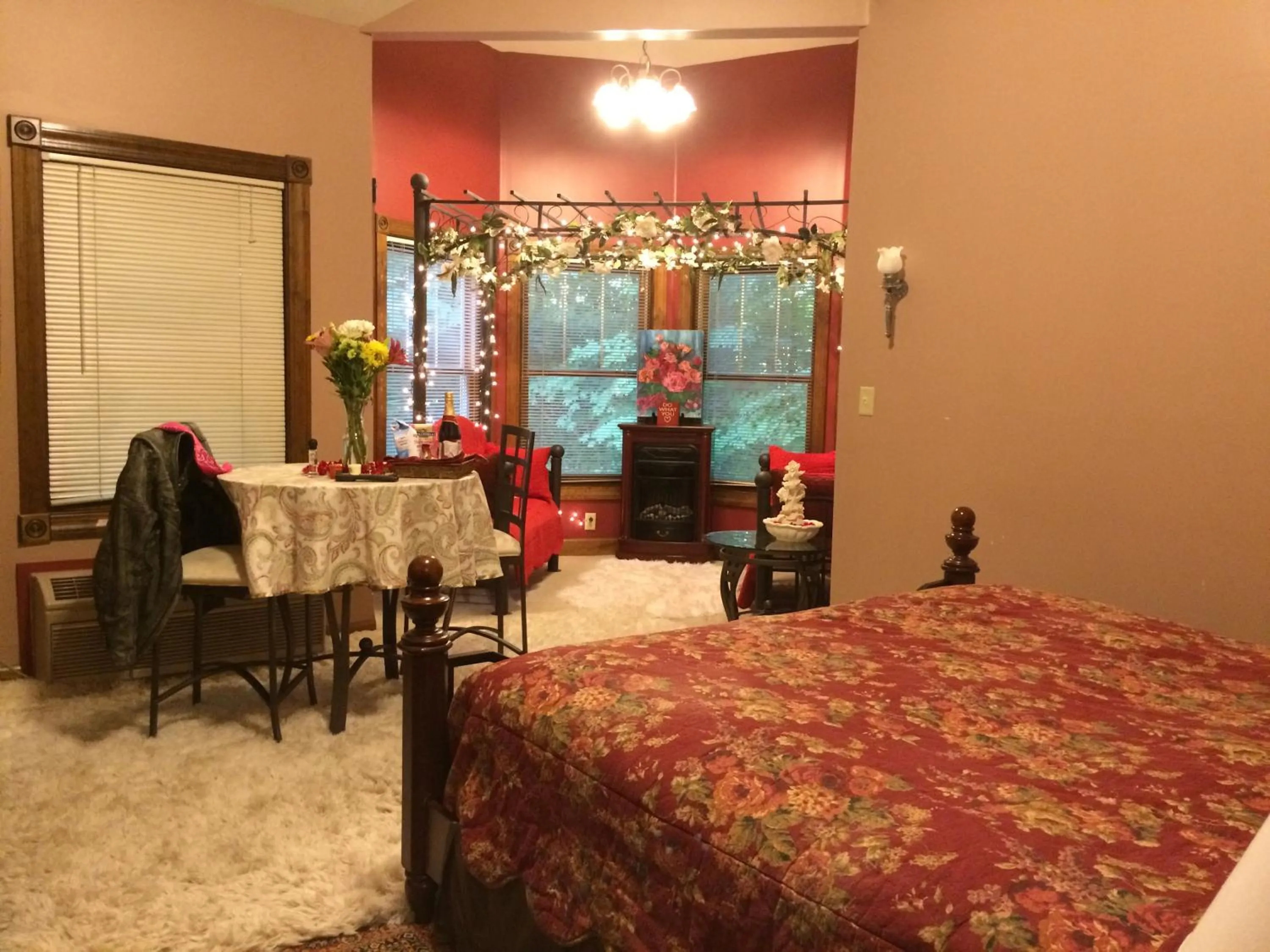 Bed in Spruce Hill Inn & Cottages