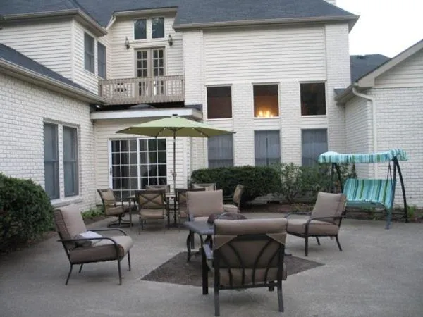 Spruce Hill Inn & Cottages