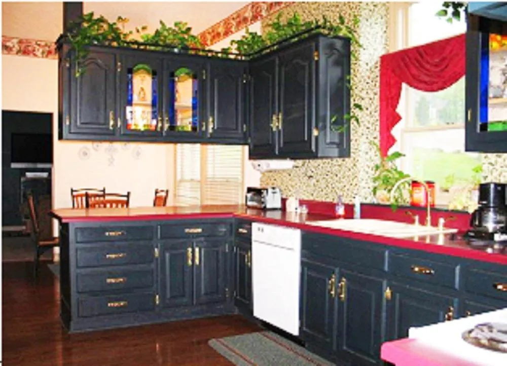 Spruce Hill Inn & Cottages