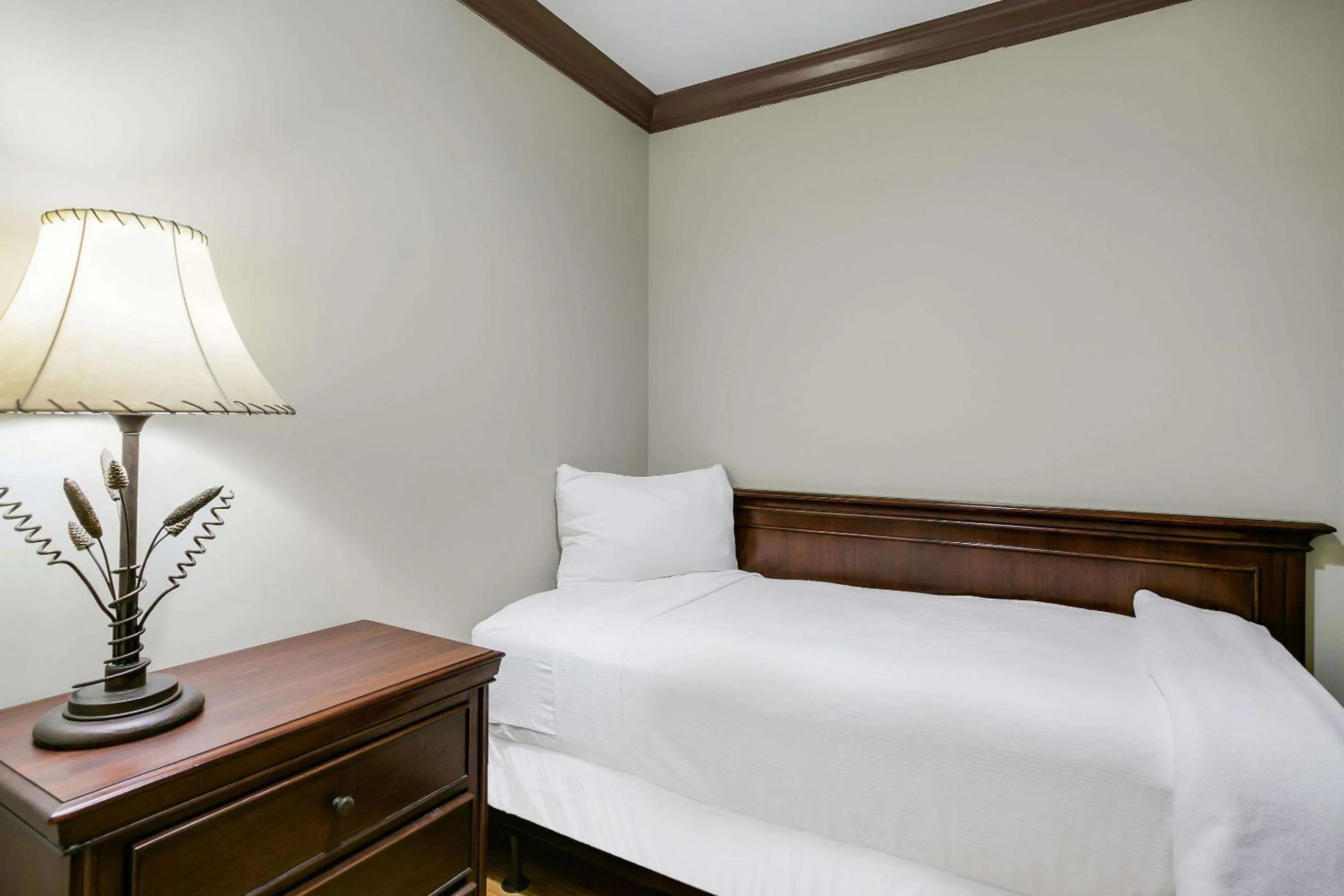 Photo of the whole room, Bed in Water Street Hotel & Marina, an Ascend Collection Hotel