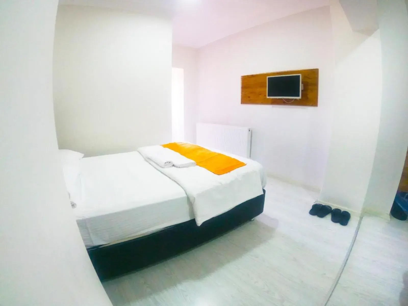 Bed in ANKARA OTEL EVREN Bed in ANKARA OTEL EVREN