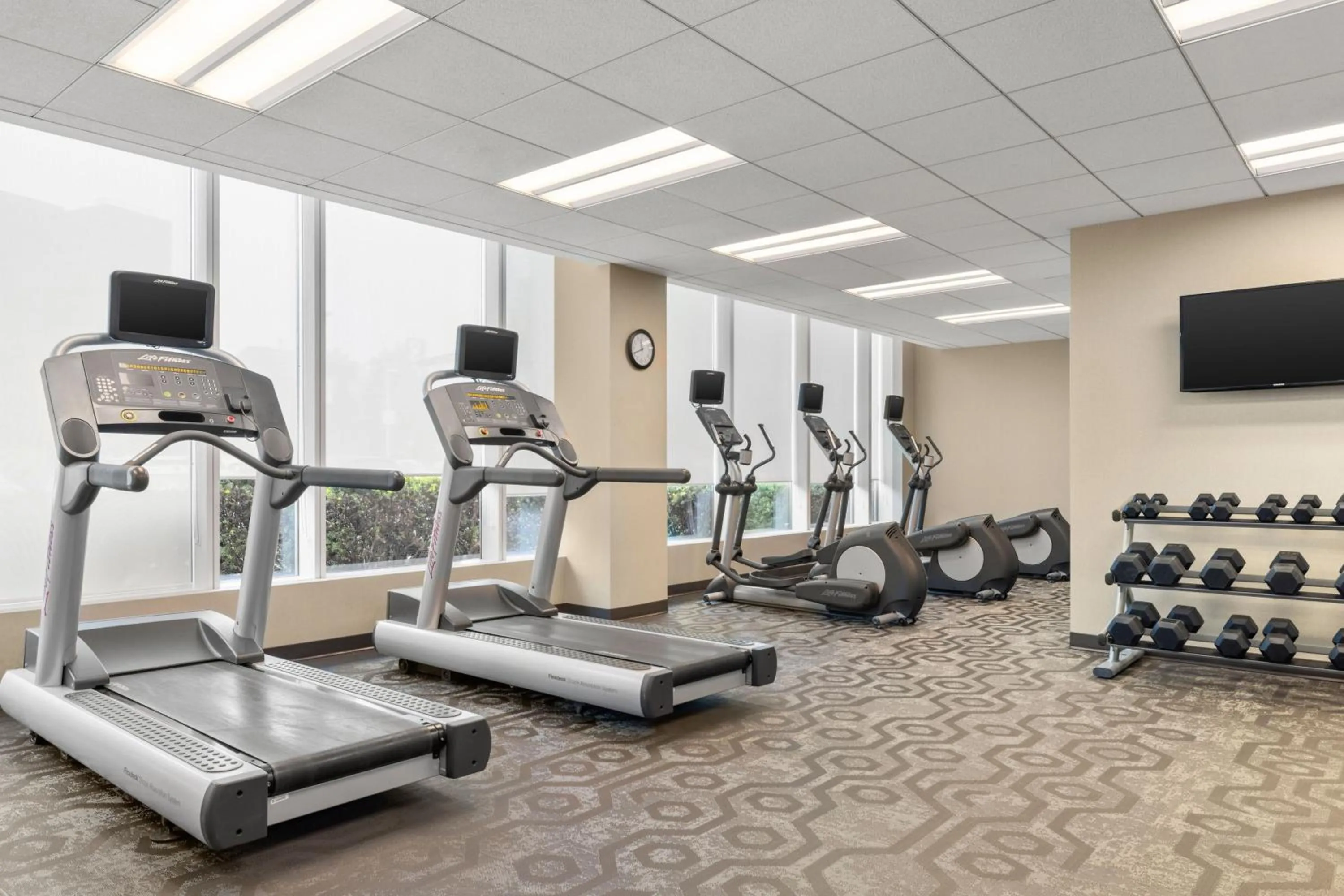Fitness centre/facilities in Residence Inn by Marriott The Bronx at Metro Center Atrium
