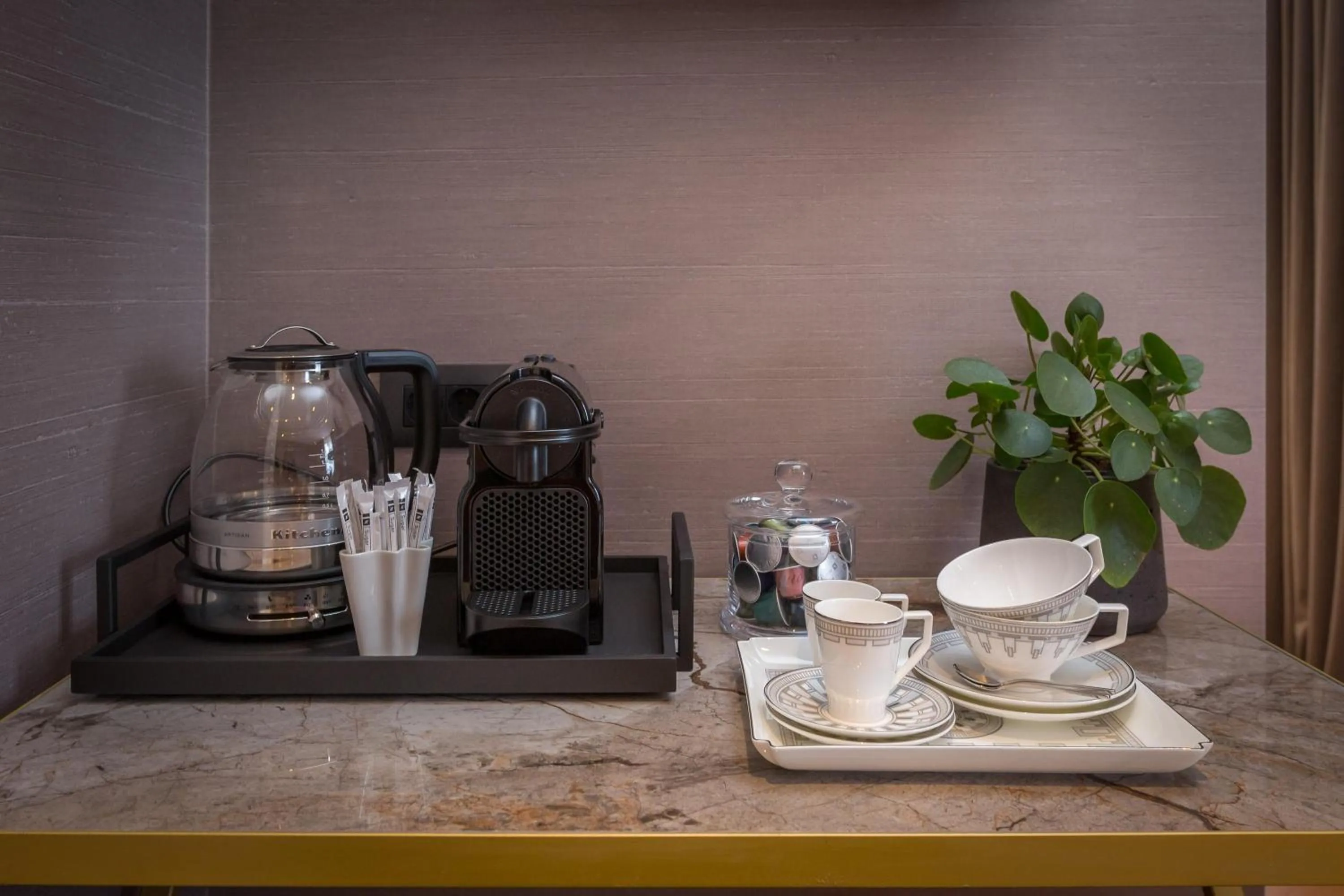 Coffee/tea facilities in Five Elements Luxury Rooms