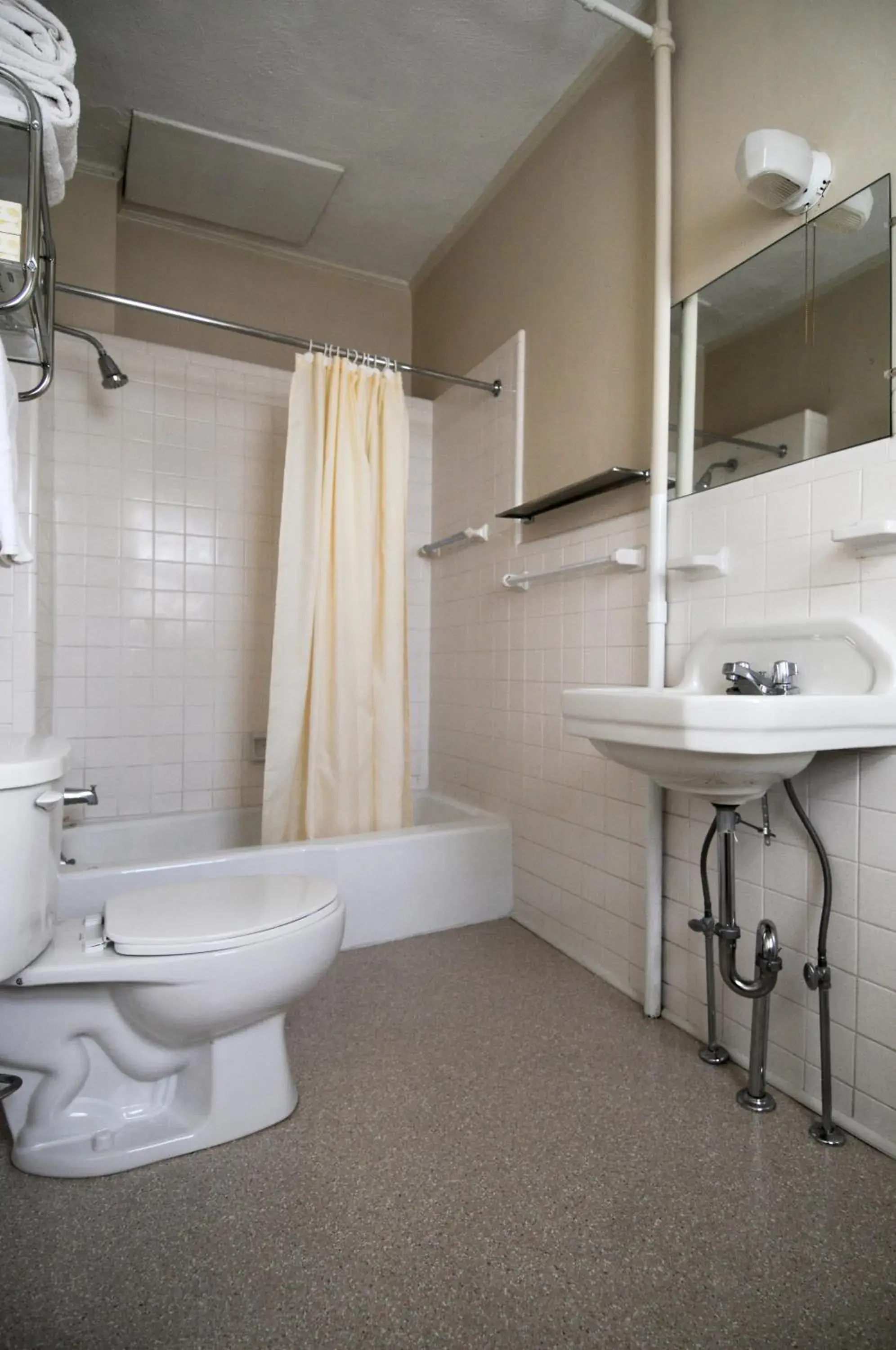 Queen Room with Twin Bed in Hotel Coolidge Queen Room with Twin Bed in Hotel Coolidge