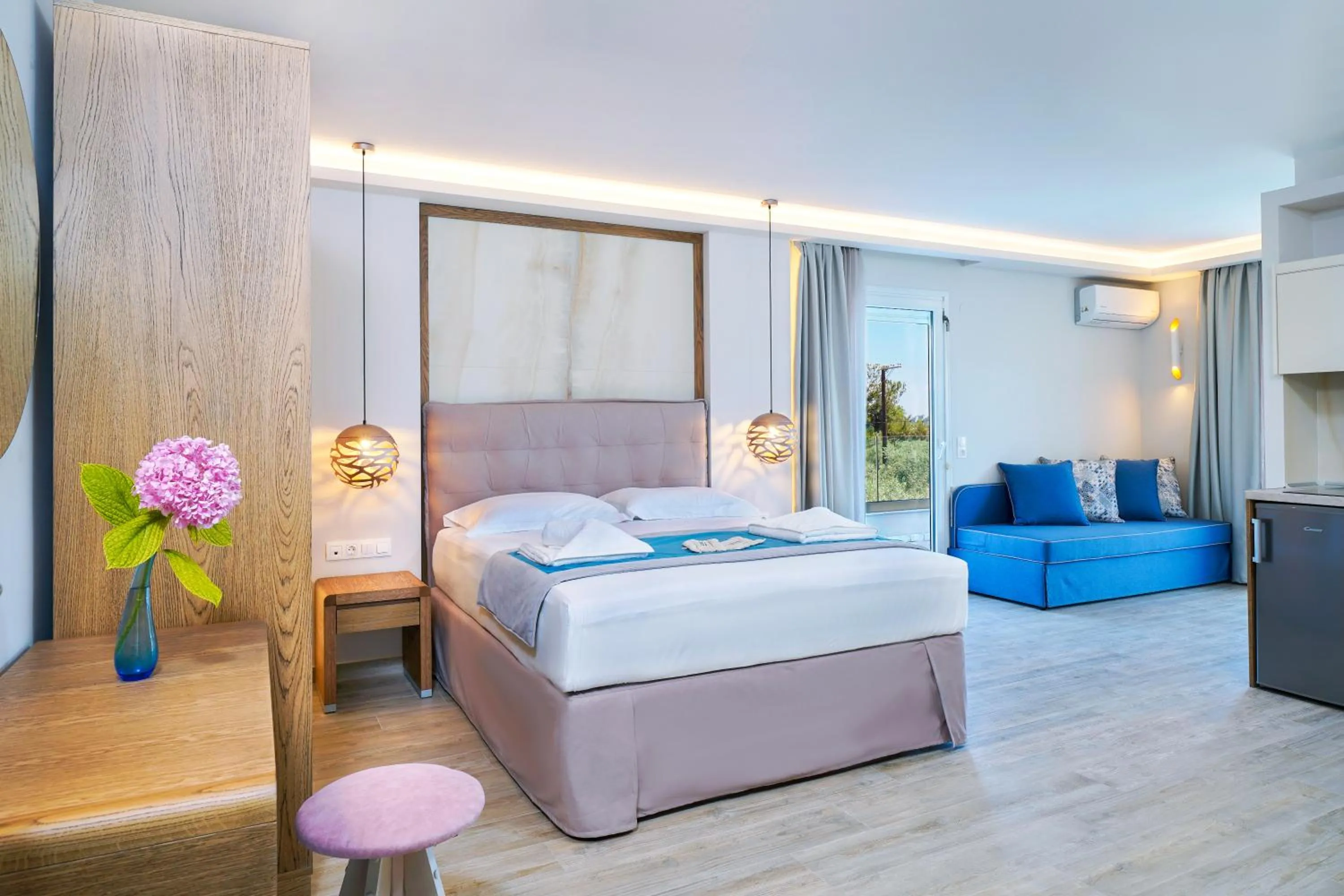 Photo of the whole room, Bed in Iliomagic Luxury Suites Thassos