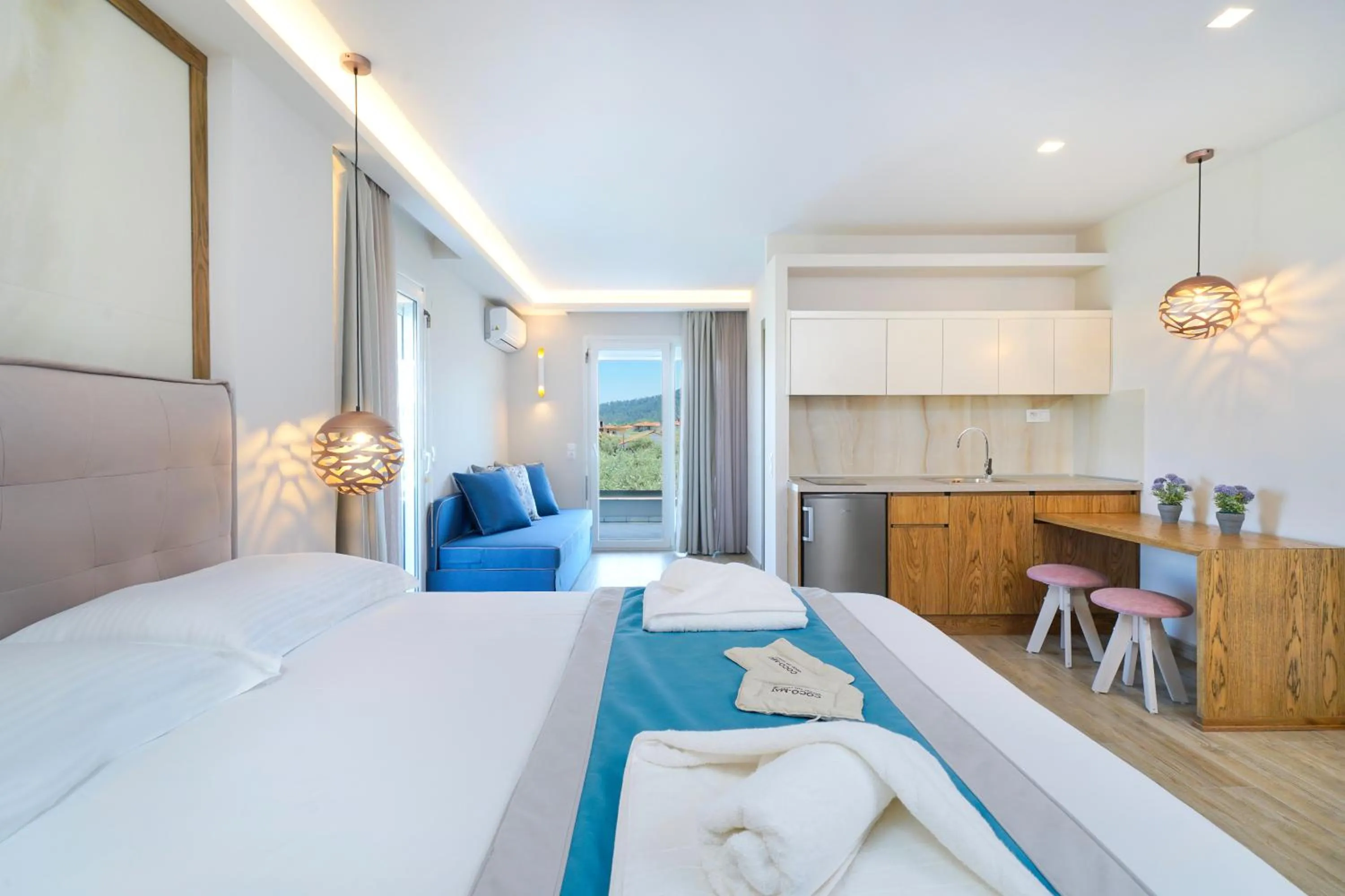 Photo of the whole room, Bed in Iliomagic Luxury Suites Thassos