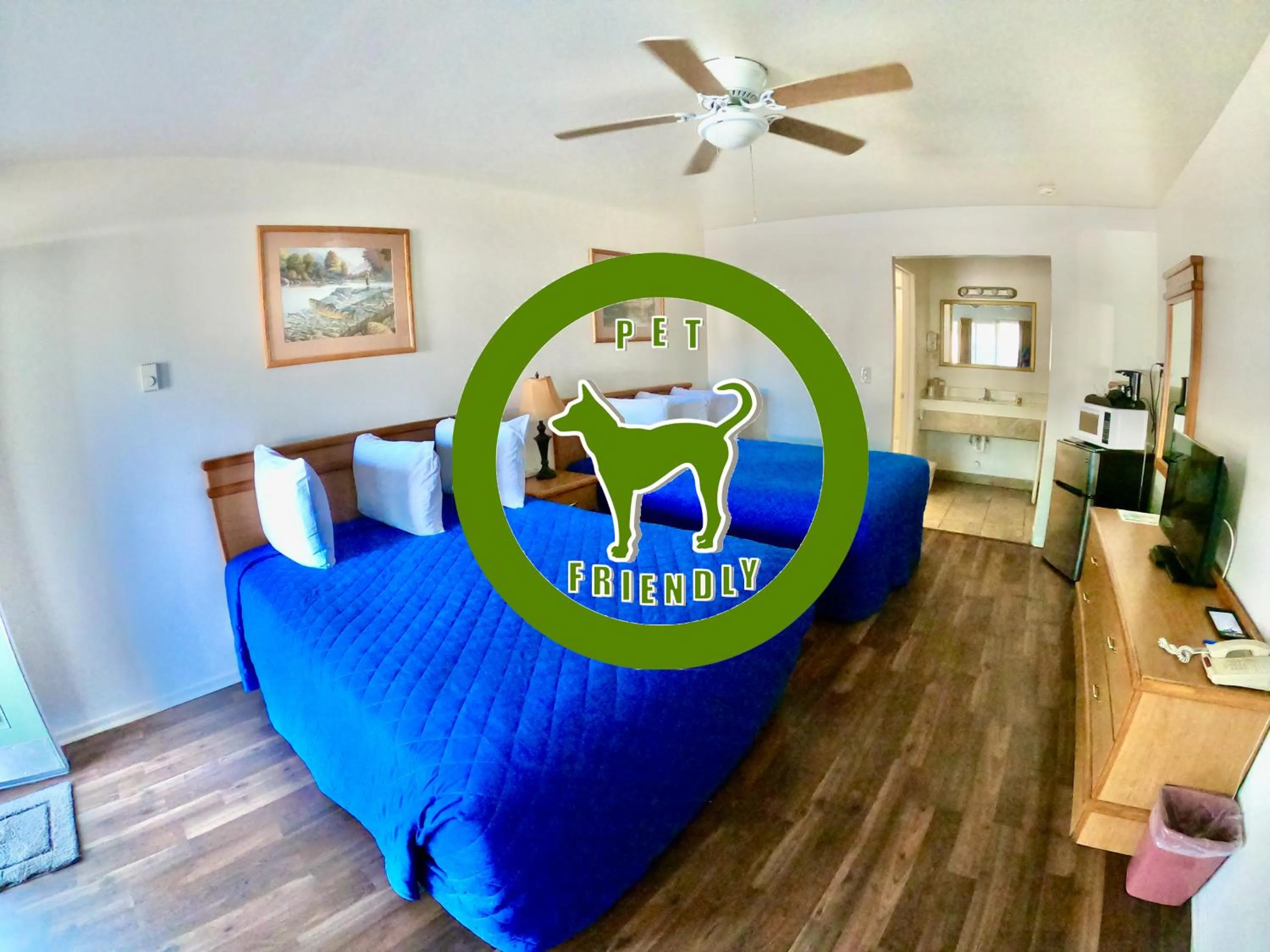 Bedroom, Bed in Wild Rivers Motorlodge