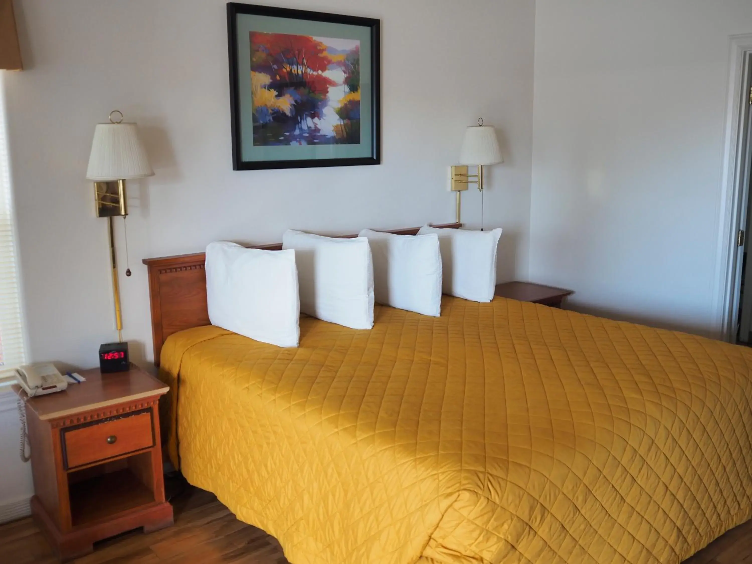 Bed in Wild Rivers Motorlodge Bed in Wild Rivers Motorlodge