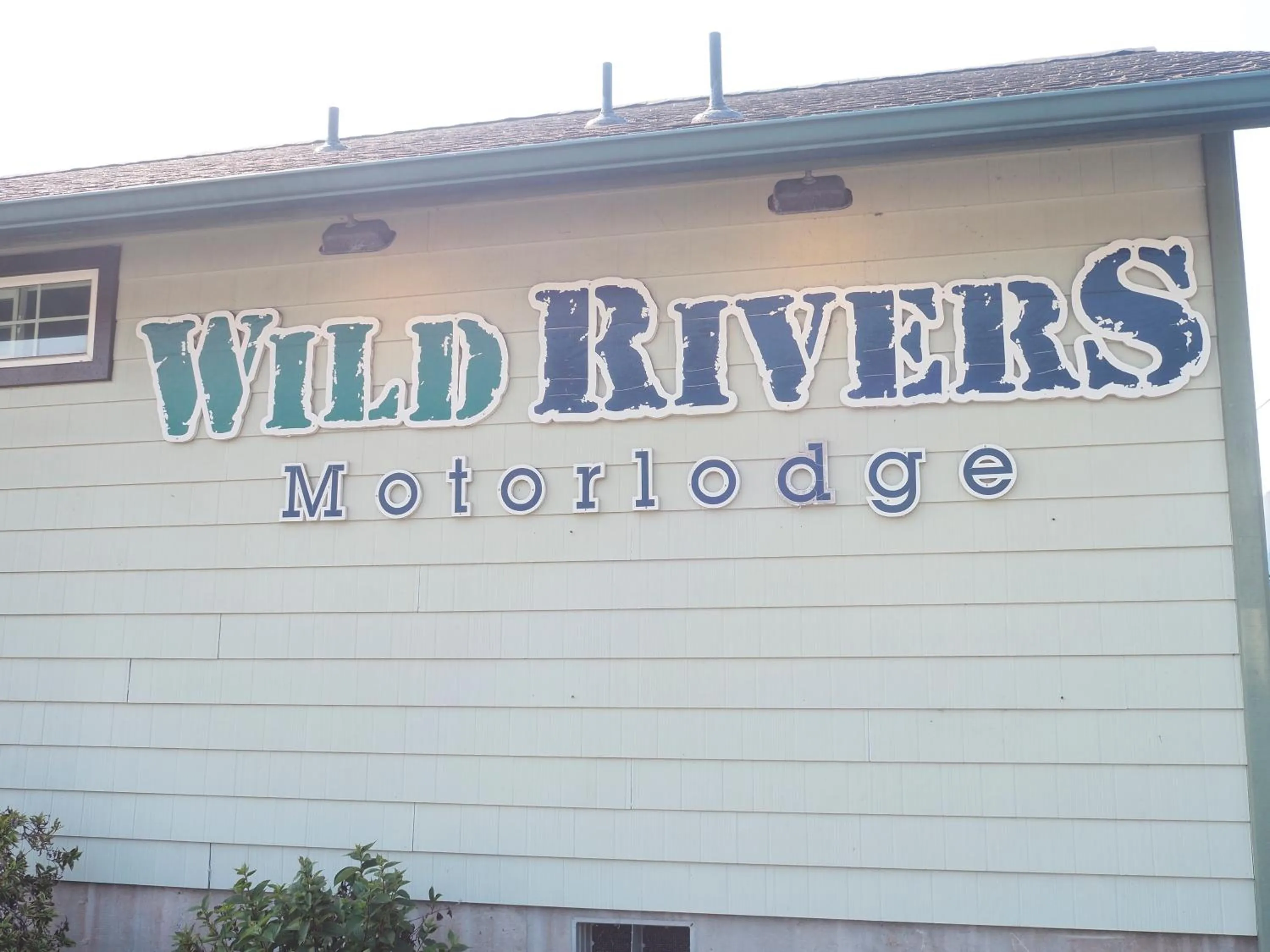 Property logo or sign in Wild Rivers Motorlodge