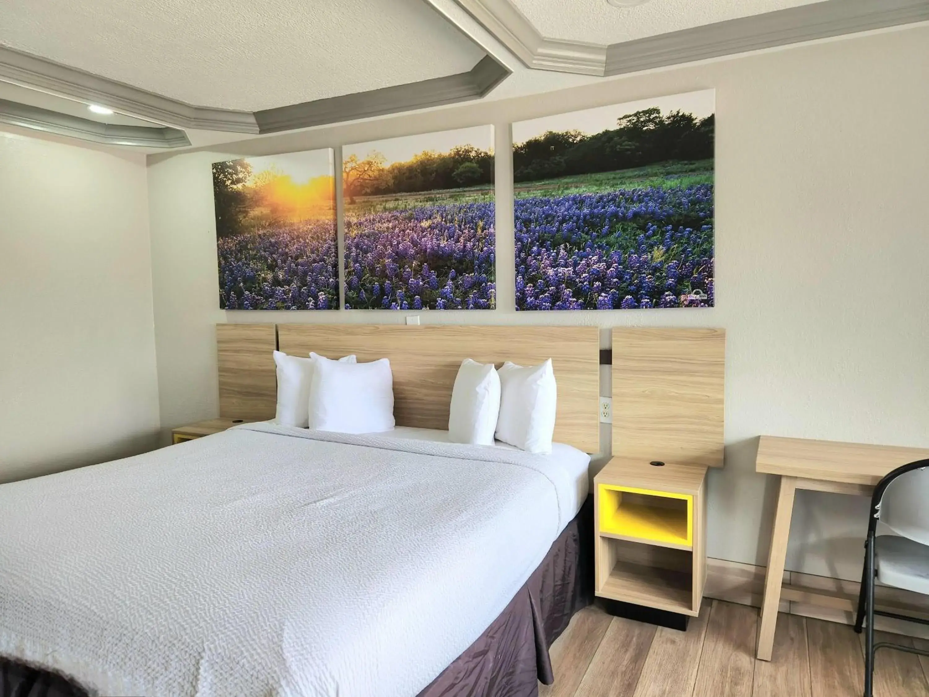 Photo of the whole room, Bed in Days Inn by Wyndham Kenedy Karnes City Photo of the whole room, Bed in Days Inn by Wyndham Kenedy Karnes City