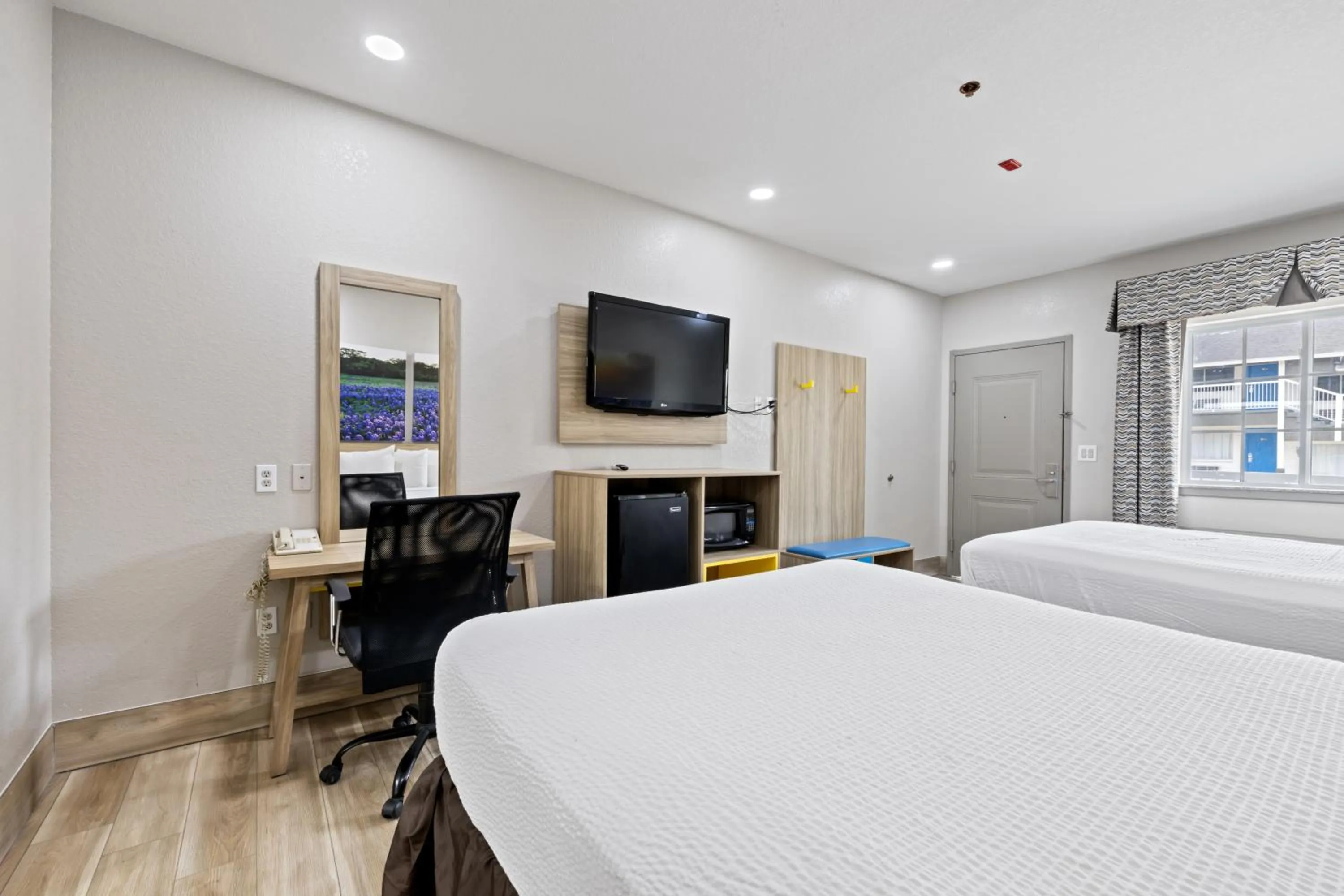 Photo of the whole room, Bed in Days Inn by Wyndham Kenedy Karnes City