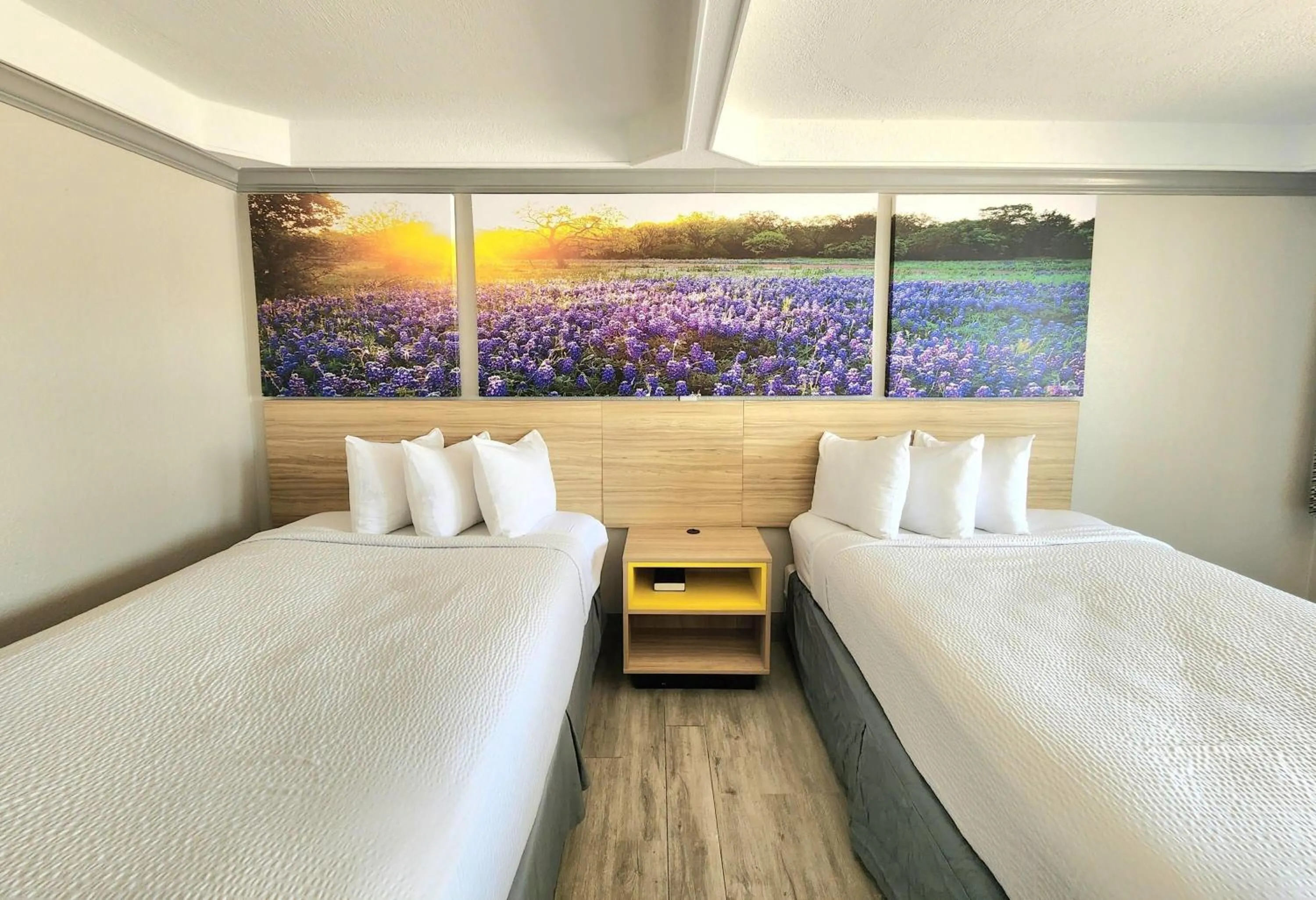 Photo of the whole room, Bed in Days Inn by Wyndham Kenedy Karnes City