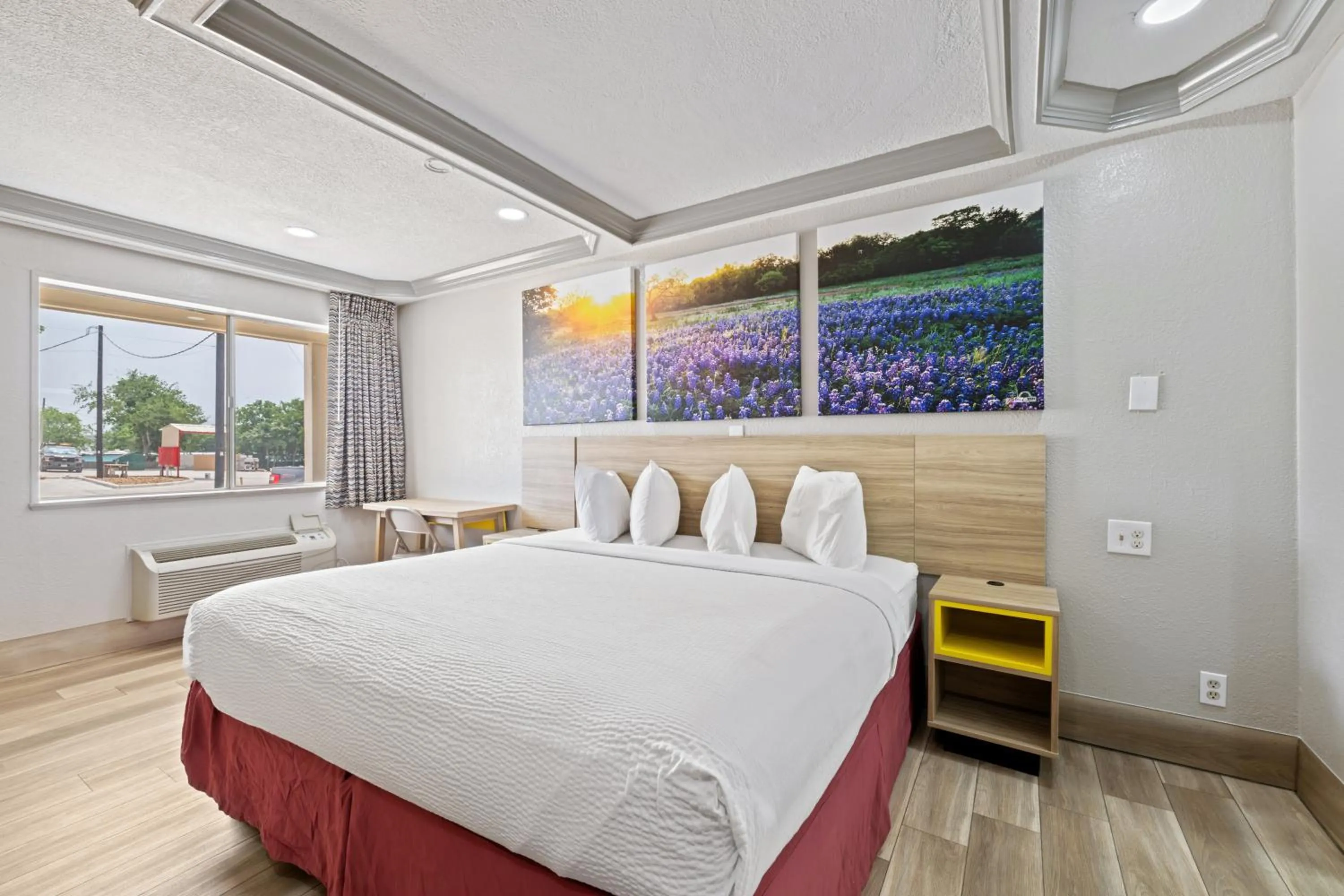 Bed in Days Inn by Wyndham Kenedy Karnes City